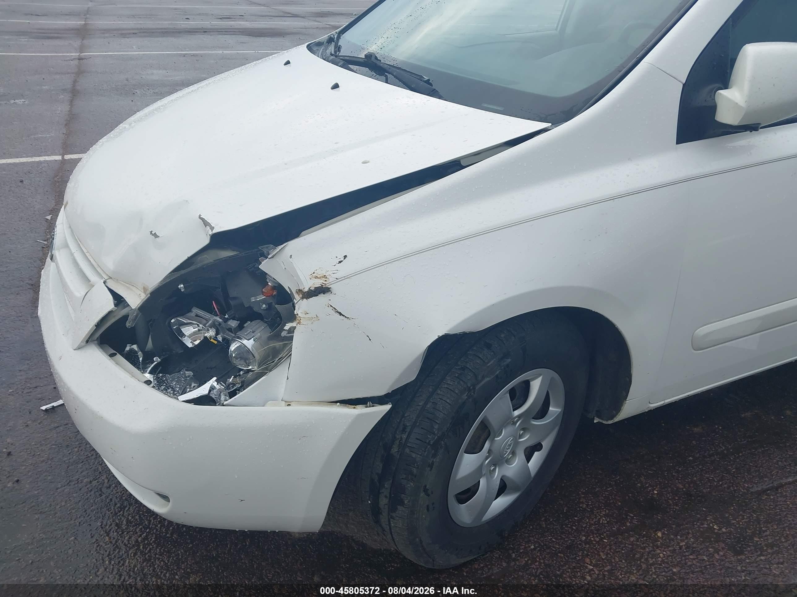 2008 Kia Sedona   White vin: KNDMB133786254045