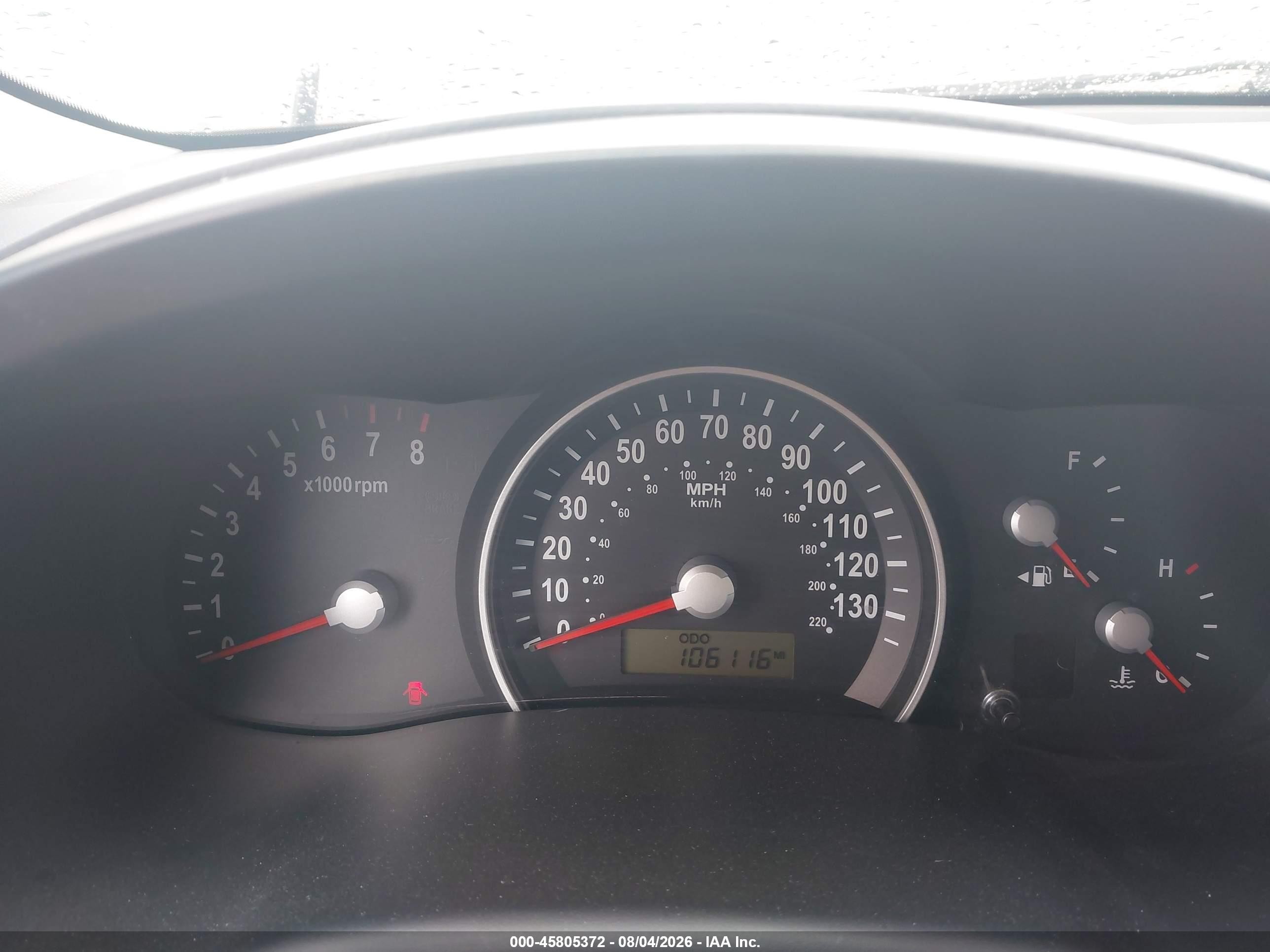 2008 Kia Sedona   White vin: KNDMB133786254045