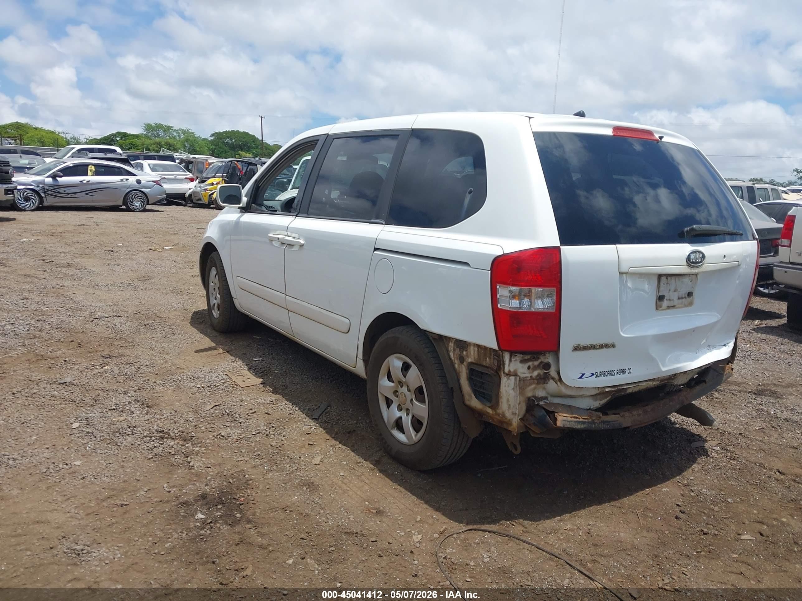 2007 Kia Sedona   White vin: KNDMB133976131460