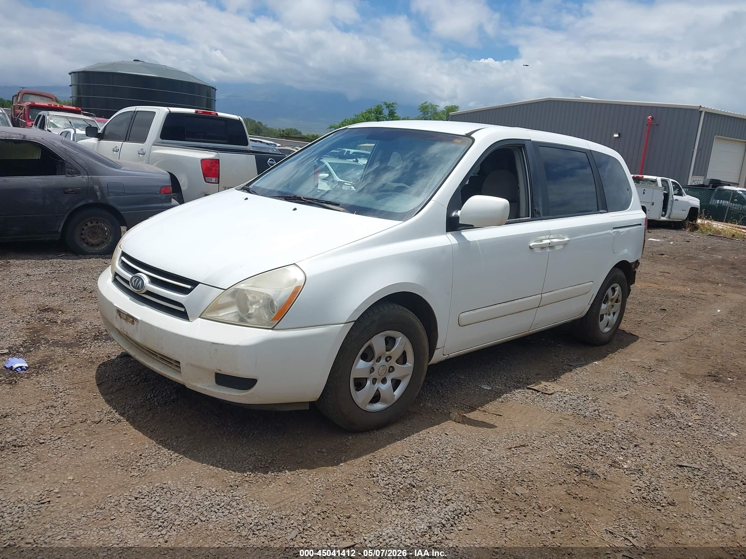 2007 Kia Sedona   White vin: KNDMB133976131460