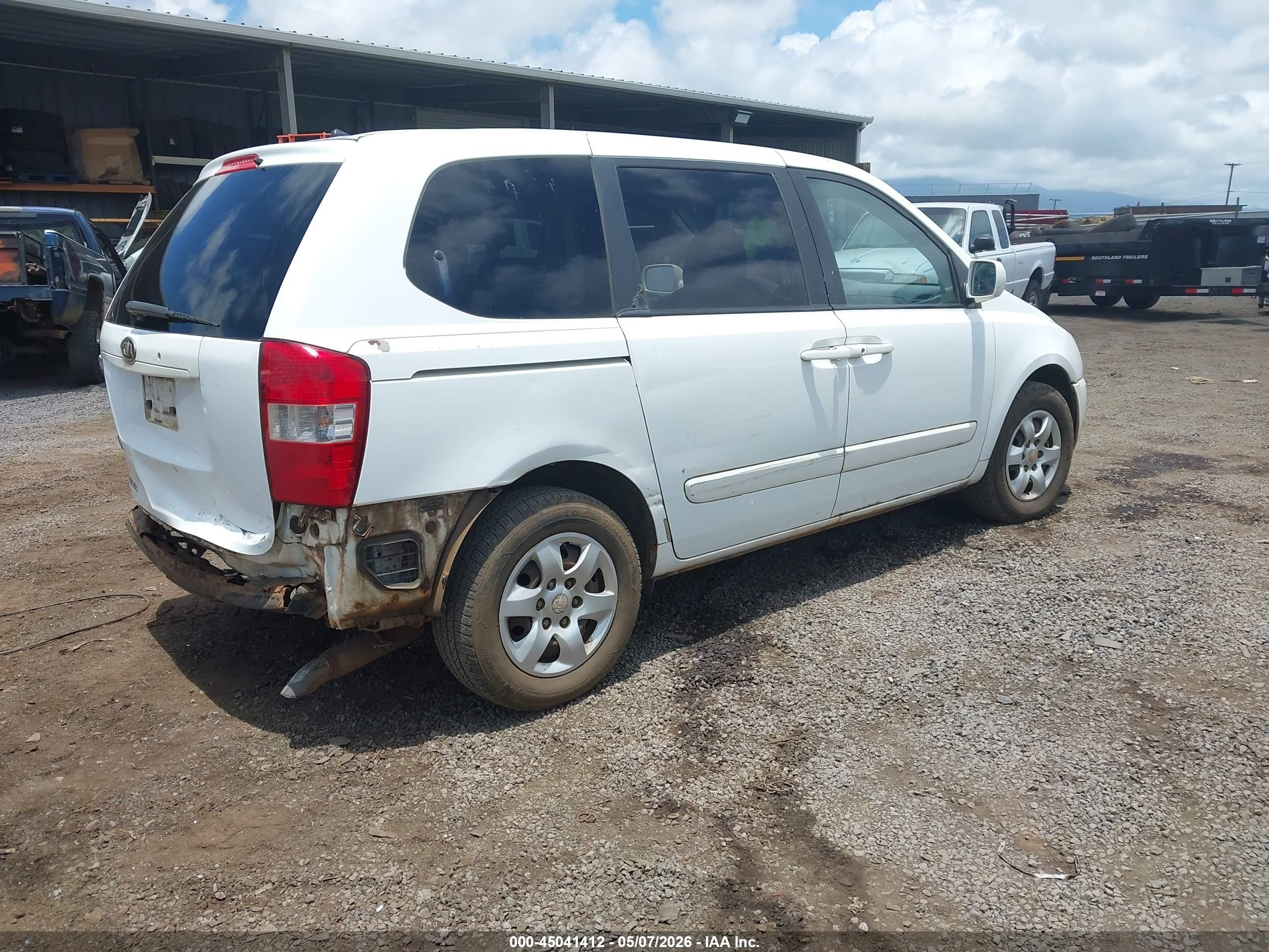 2007 Kia Sedona   White vin: KNDMB133976131460