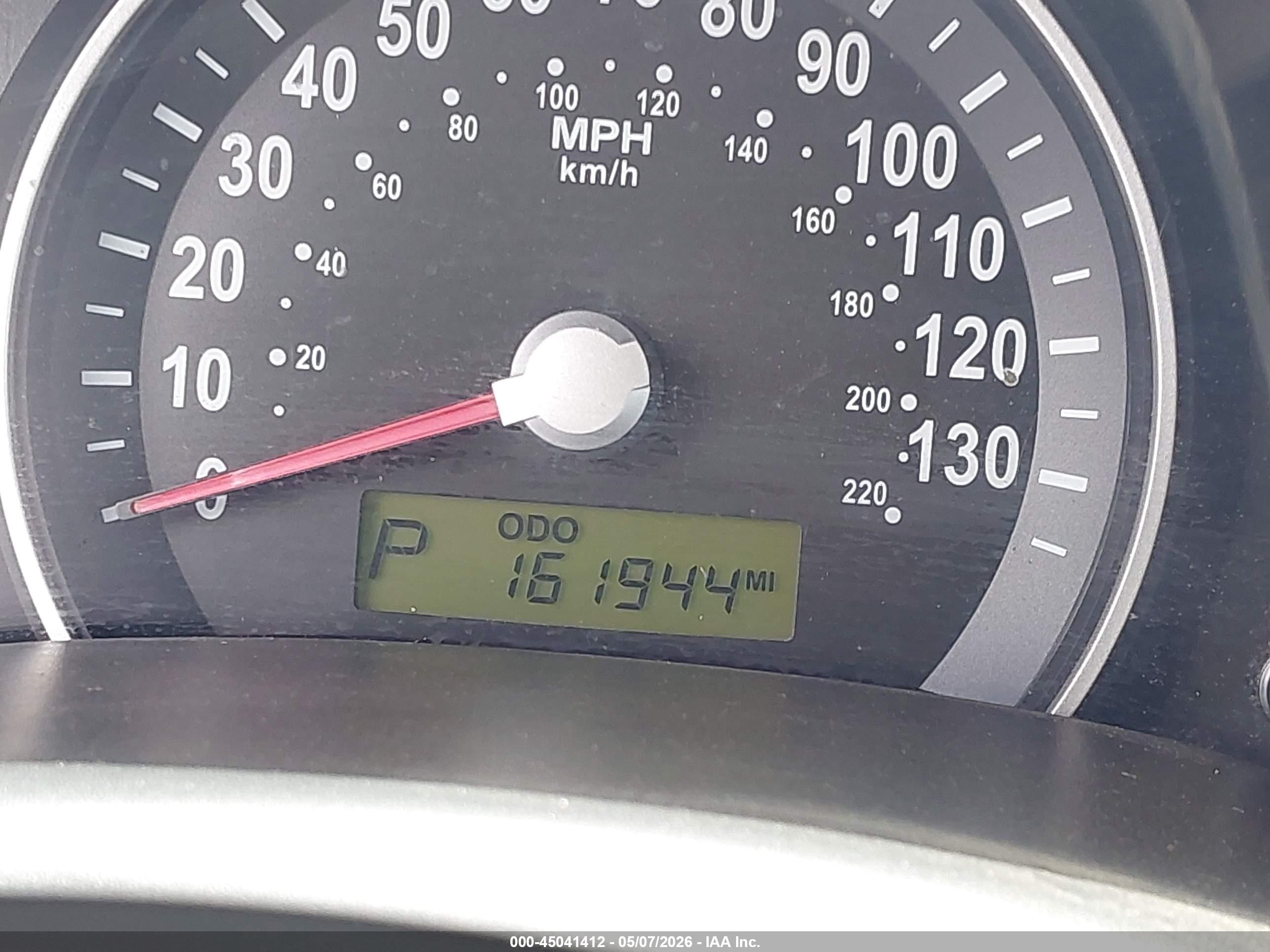 2007 Kia Sedona   White vin: KNDMB133976131460