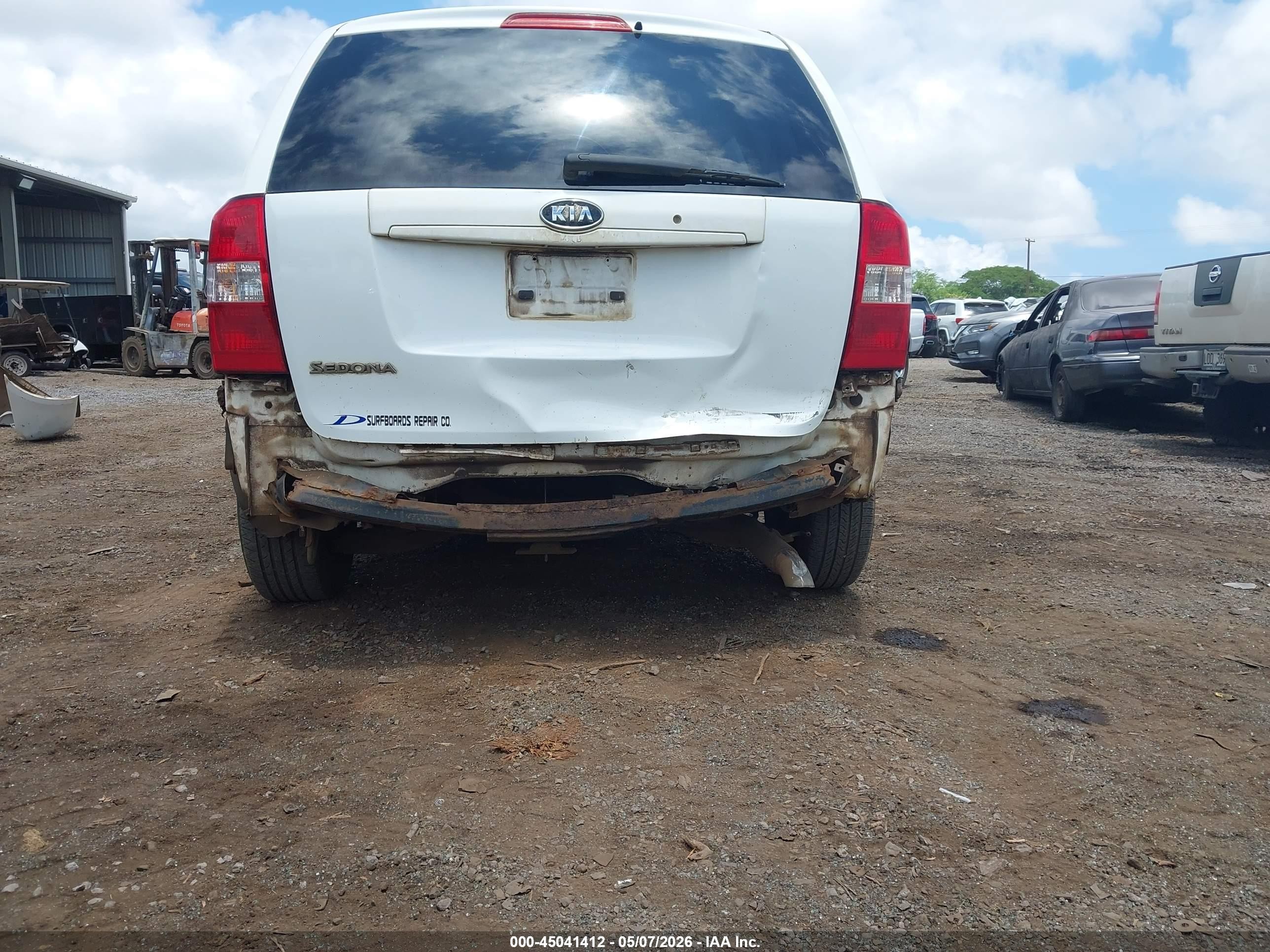 2007 Kia Sedona   White vin: KNDMB133976131460