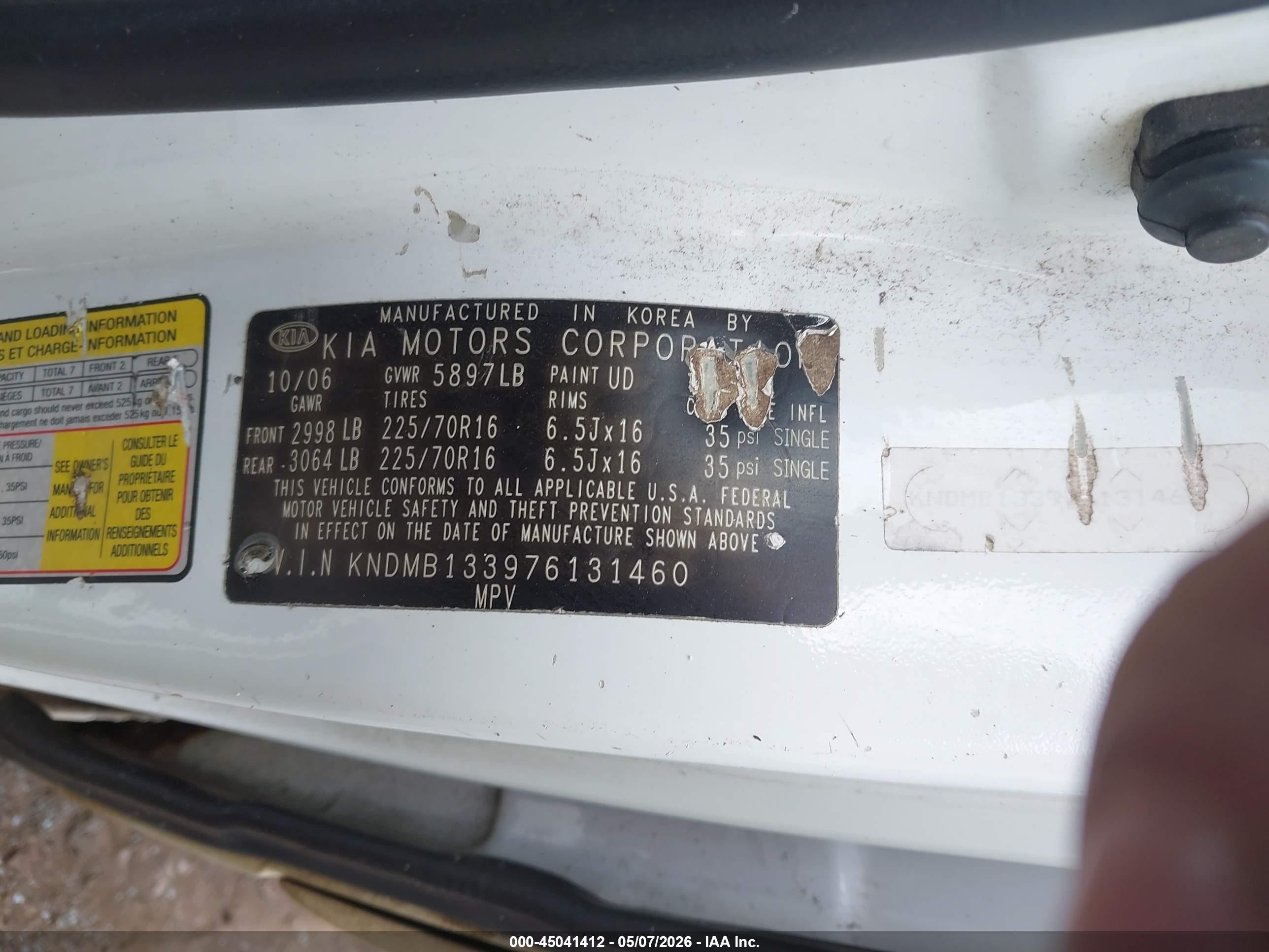 2007 Kia Sedona   White vin: KNDMB133976131460