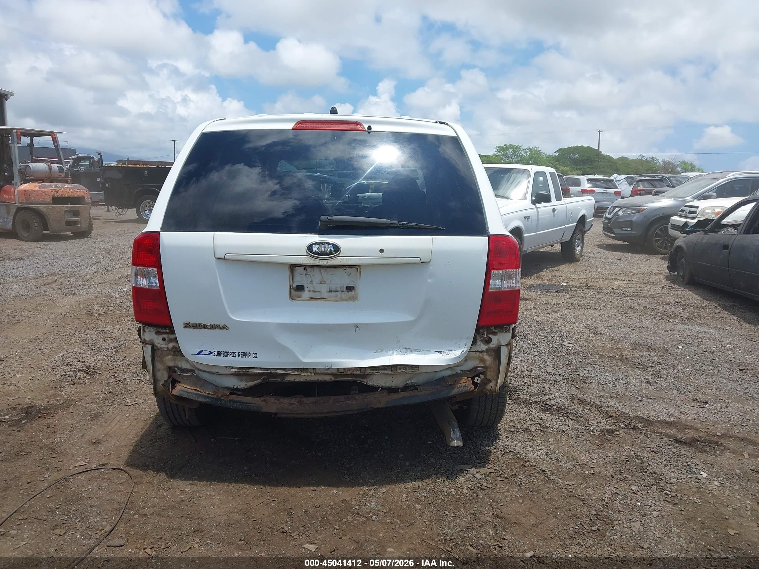 2007 Kia Sedona   White vin: KNDMB133976131460