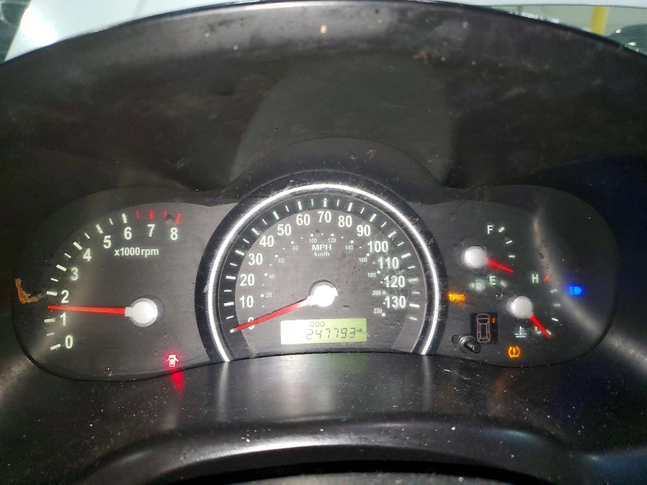 2009 Kia Sedona Silver vin: KNDMB133996280373