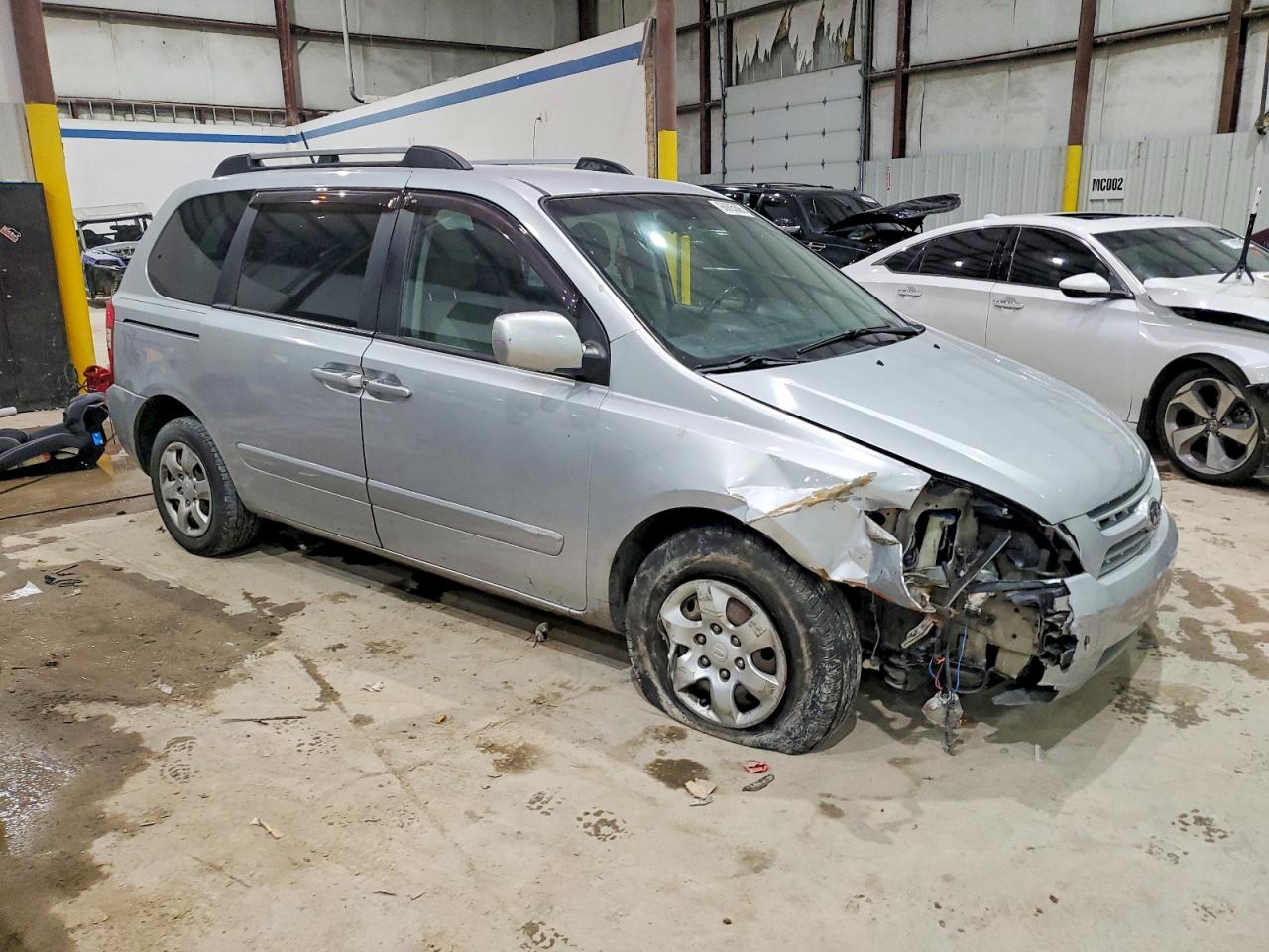 2009 Kia Sedona Silver vin: KNDMB133996280373