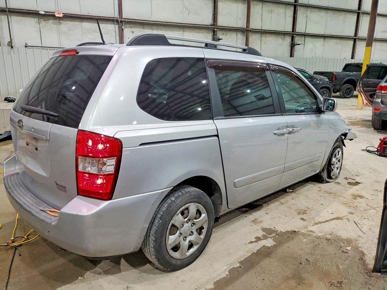 2009 Kia Sedona Silver vin: KNDMB133996280373