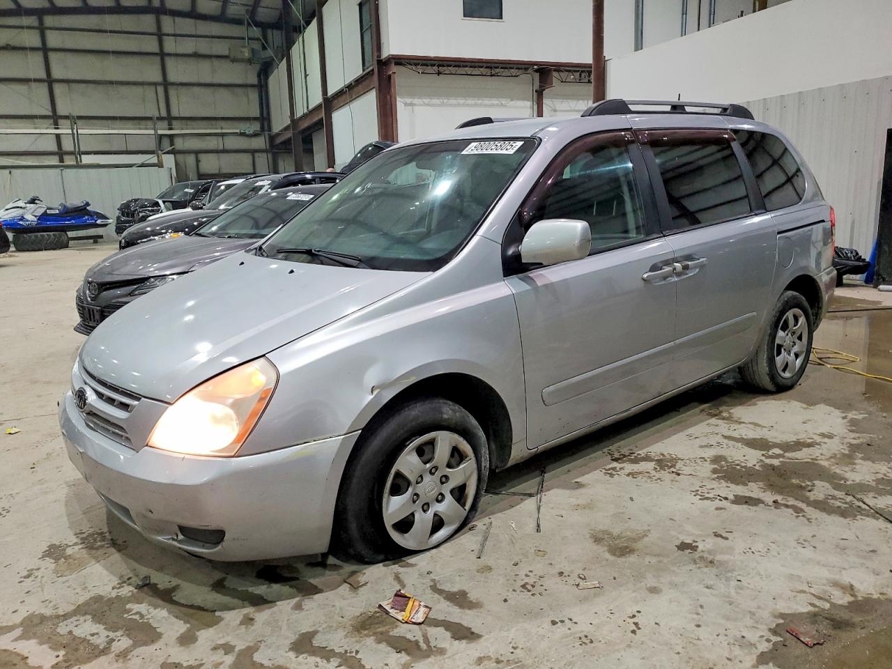 2009 Kia Sedona Silver vin: KNDMB133996280373