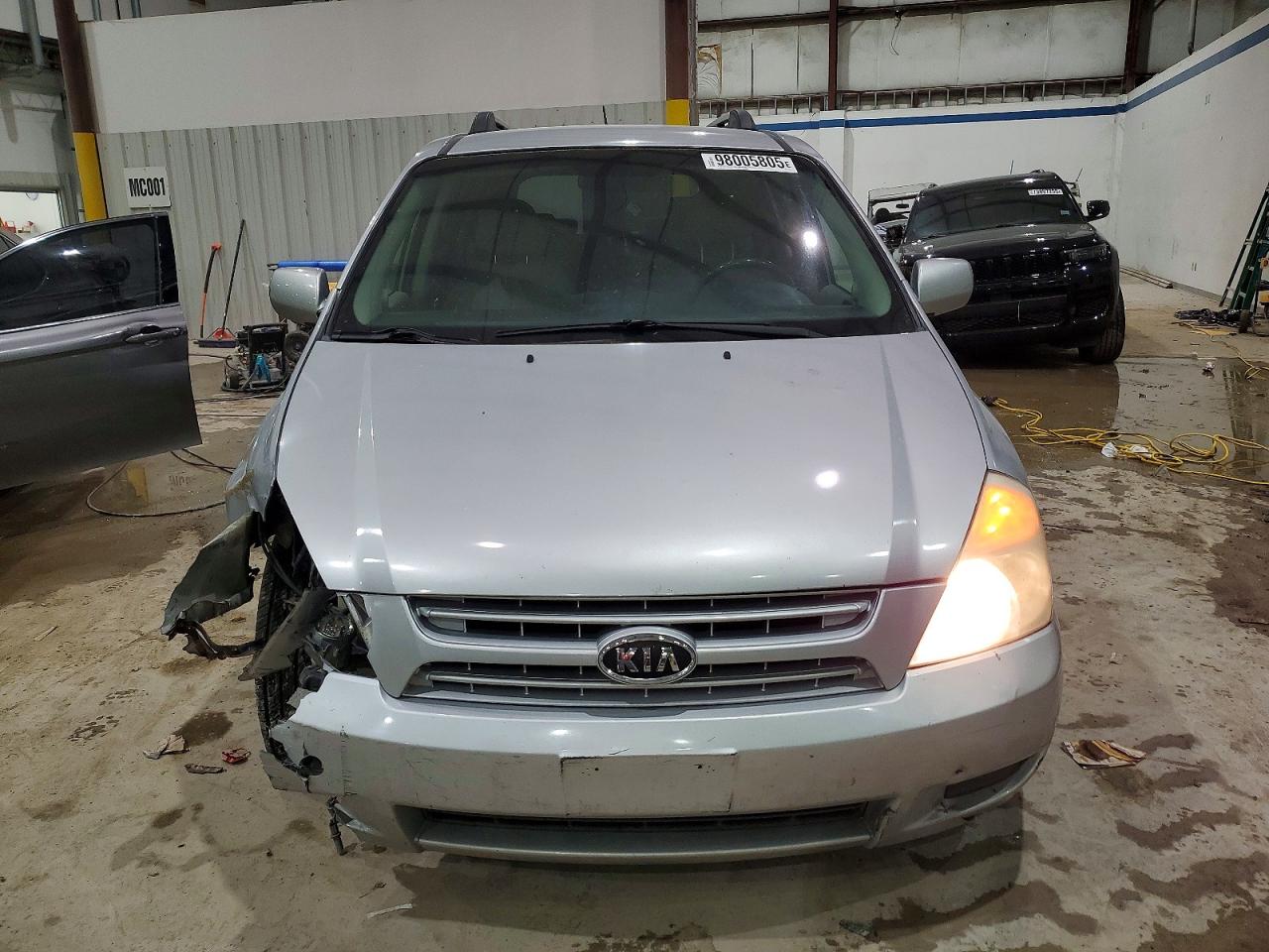 2009 Kia Sedona Silver vin: KNDMB133996280373