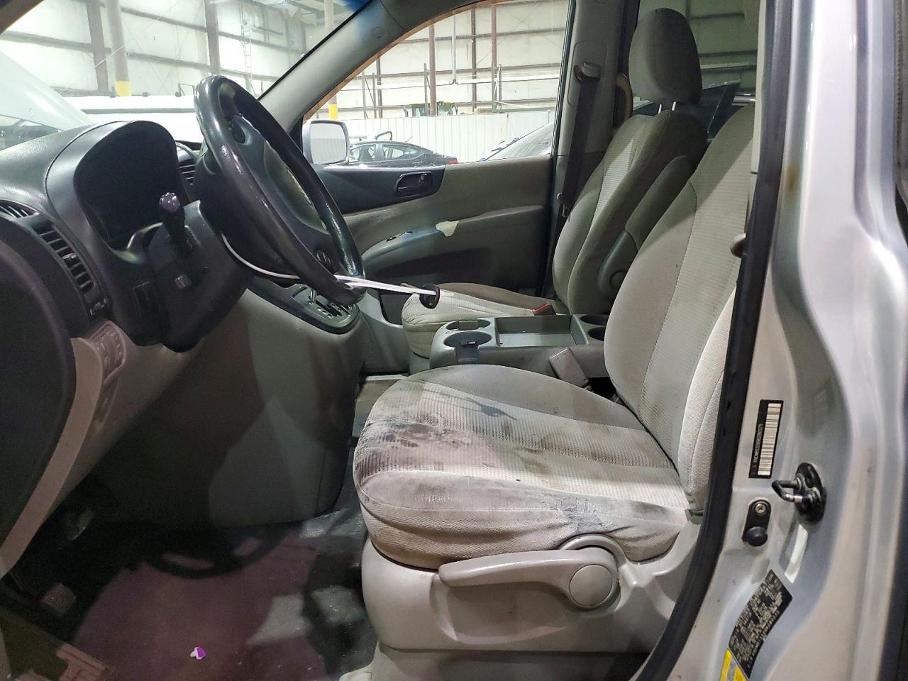 2009 Kia Sedona Silver vin: KNDMB133996280373