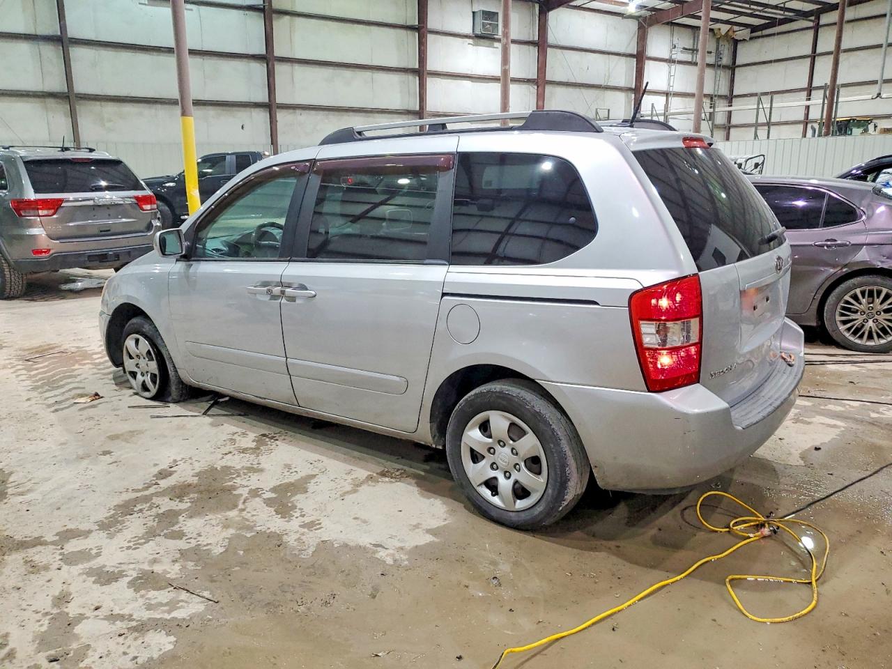 2009 Kia Sedona Silver vin: KNDMB133996280373