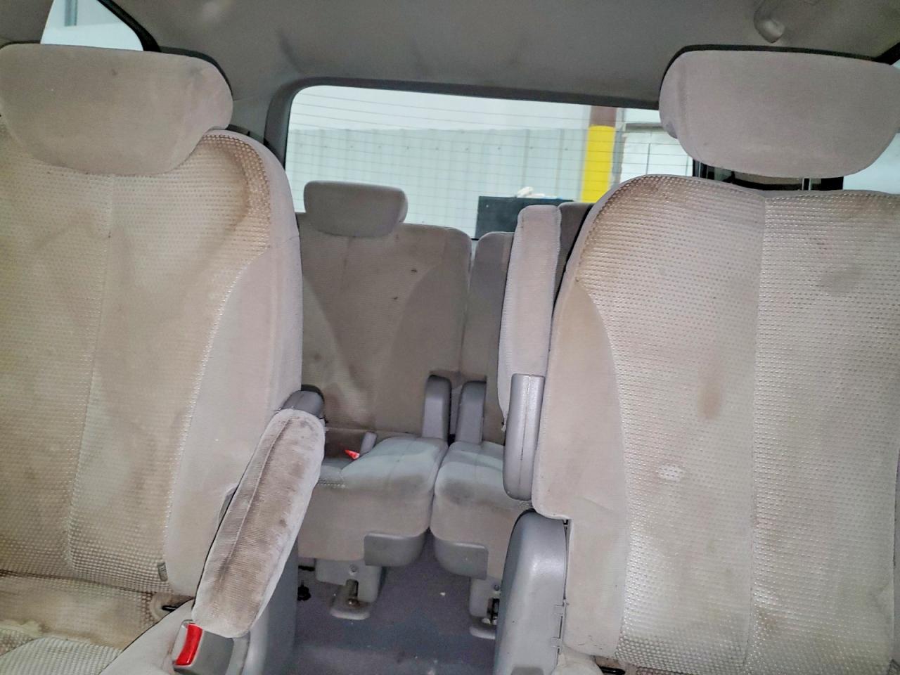 2009 Kia Sedona Silver vin: KNDMB133996280373