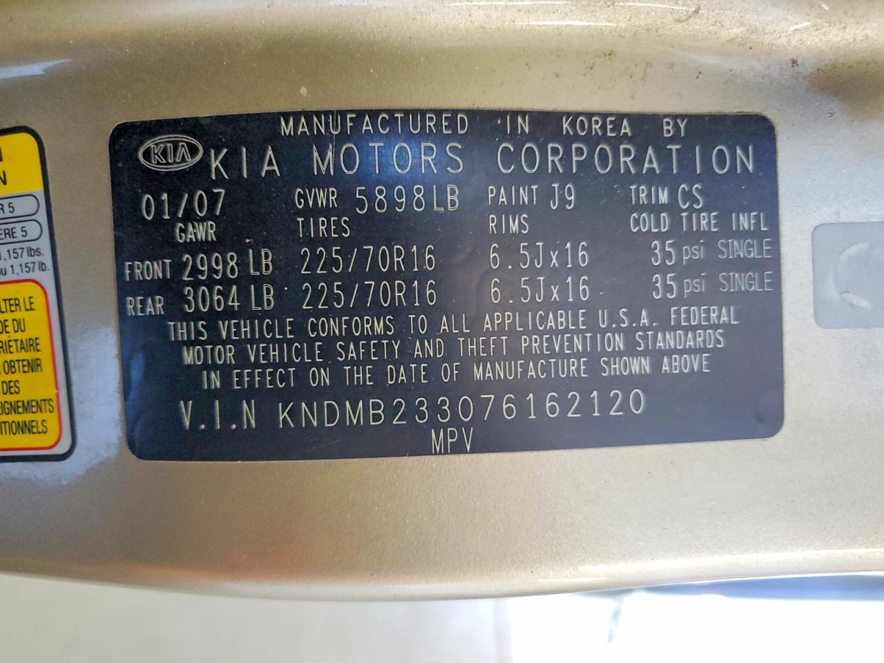 2007 Kia Sedona Base Gold vin: KNDMB233076162120