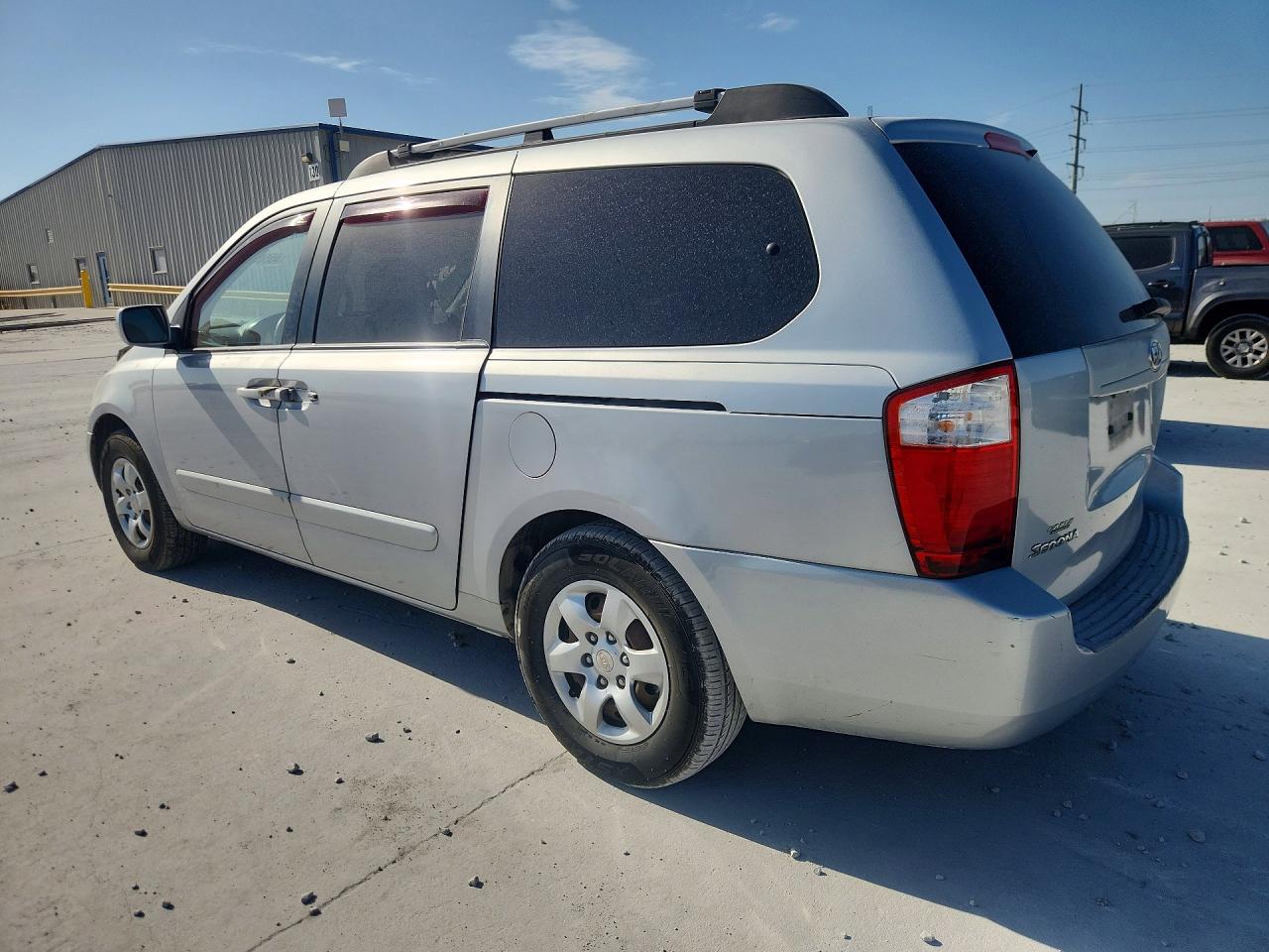 2007 Kia Sedona Base Silver vin: KNDMB233076172954