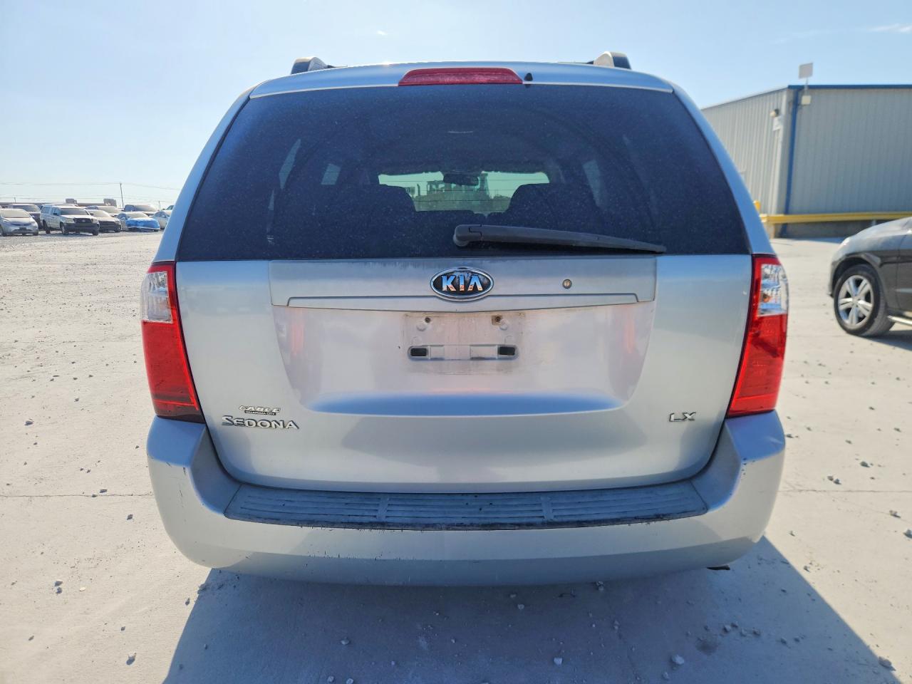 2007 Kia Sedona Base Silver vin: KNDMB233076172954