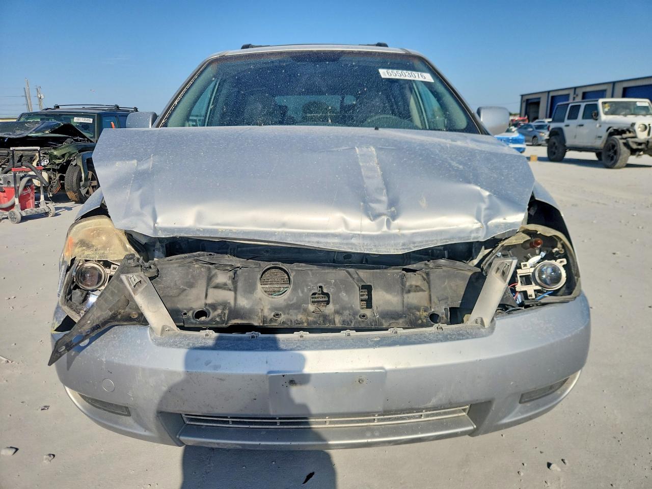 2007 Kia Sedona Base Silver vin: KNDMB233076172954