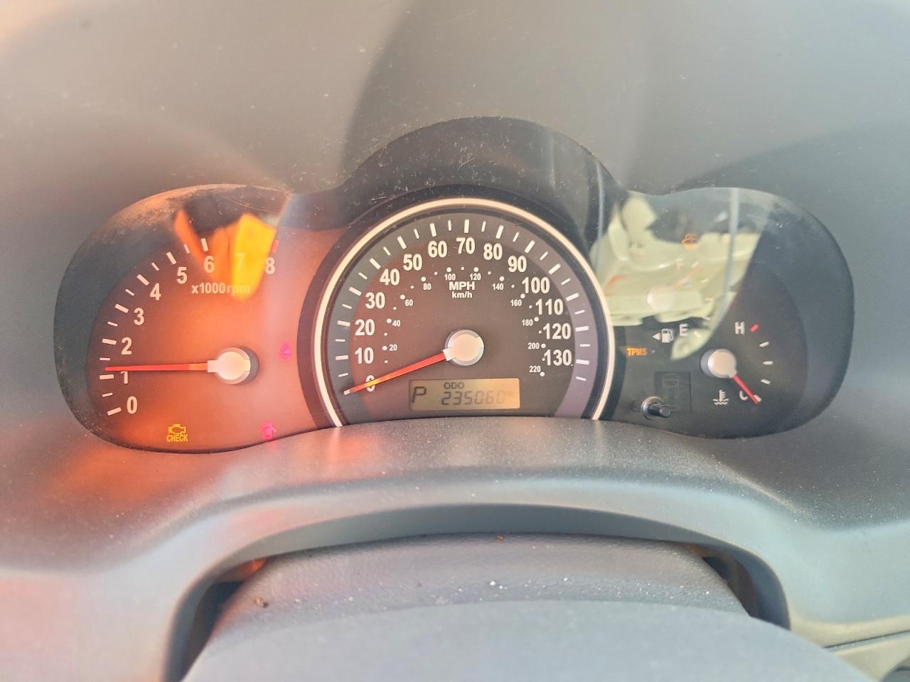 2007 Kia Sedona Base Silver vin: KNDMB233076172954