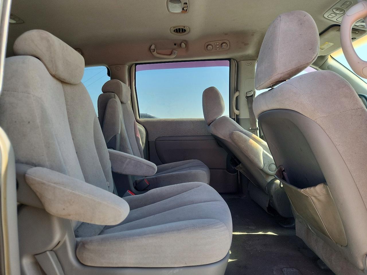 2007 Kia Sedona Base Silver vin: KNDMB233076172954