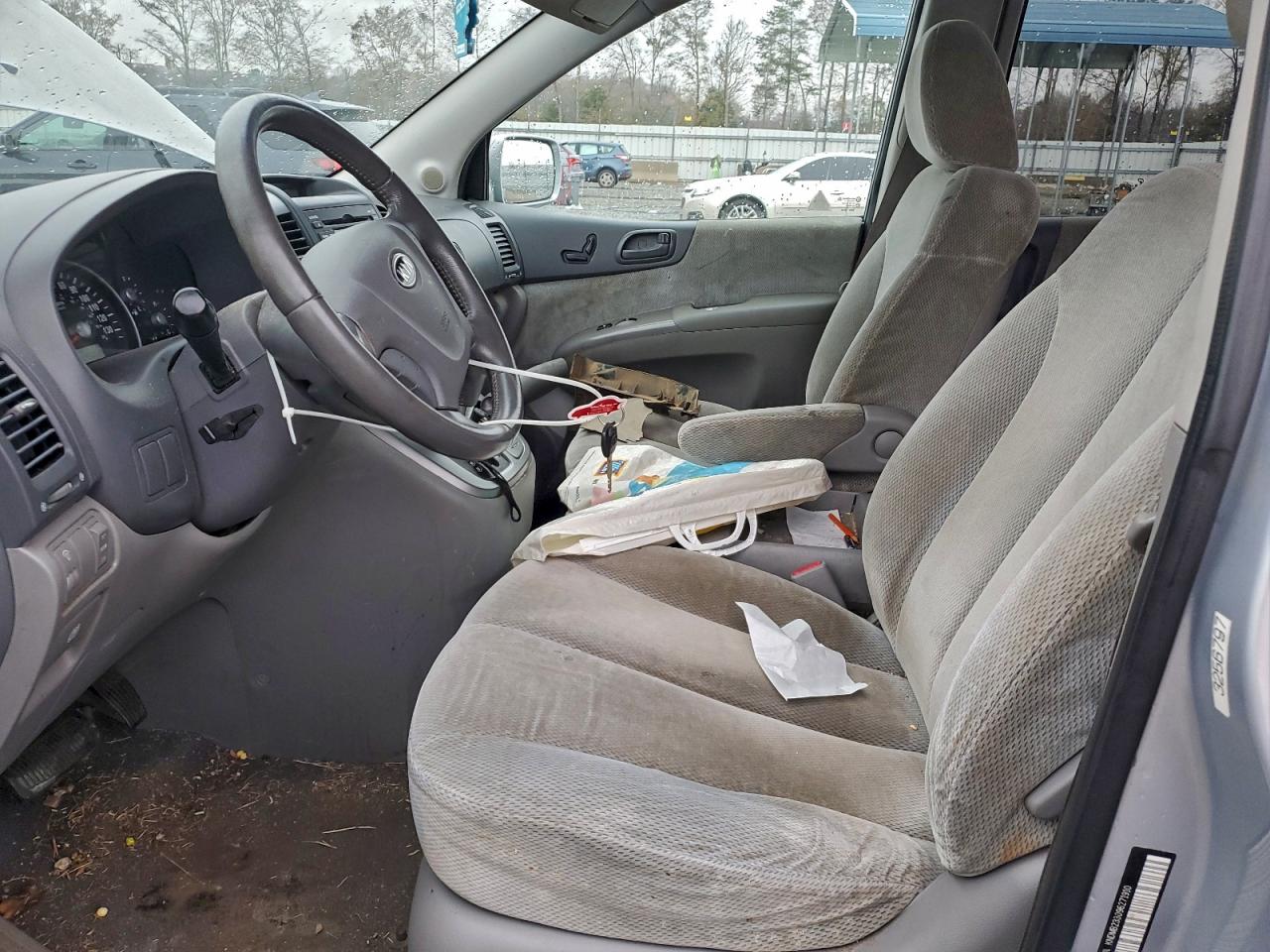 2009 Kia Sedona Gray vin: KNDMB233096271910