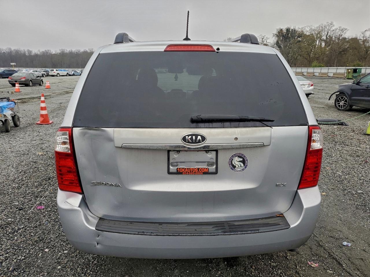 2009 Kia Sedona Gray vin: KNDMB233096271910
