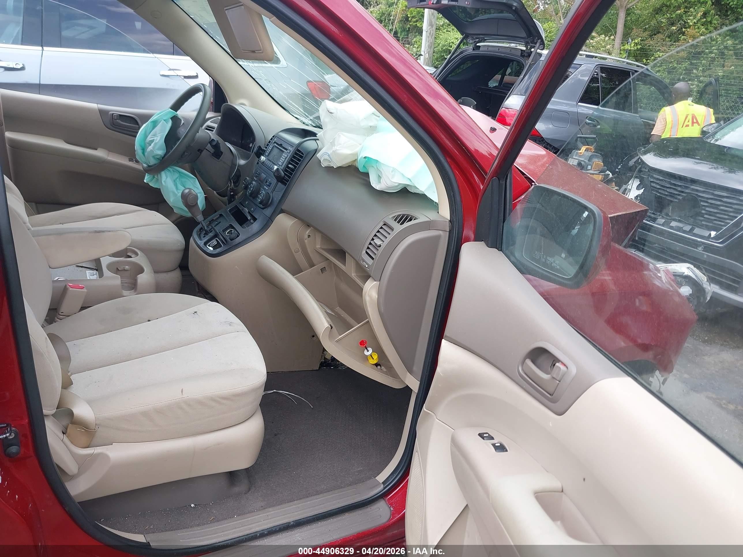 2009 Kia Sedona Lx Red vin: KNDMB233096307109