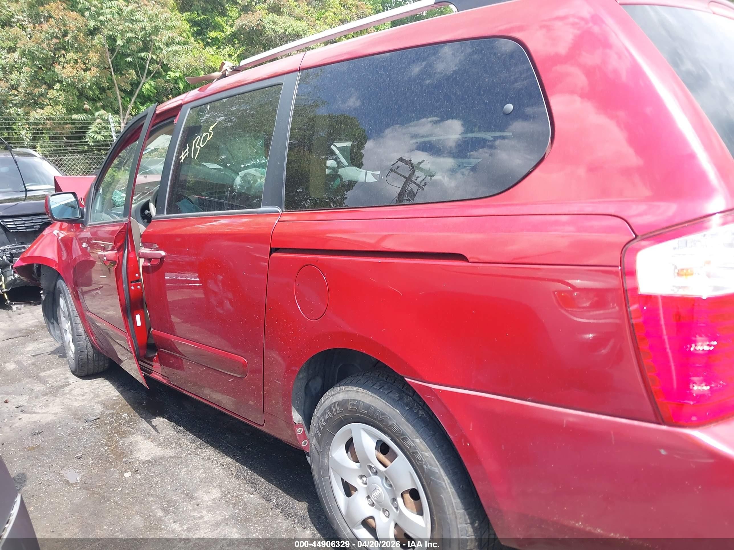 2009 Kia Sedona Lx Red vin: KNDMB233096307109