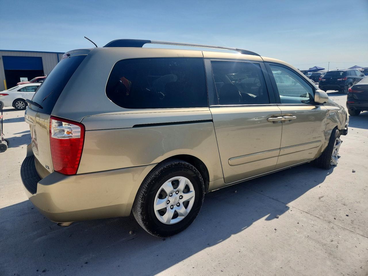 2009 Kia Sedona Lx Gold vin: KNDMB233196304316