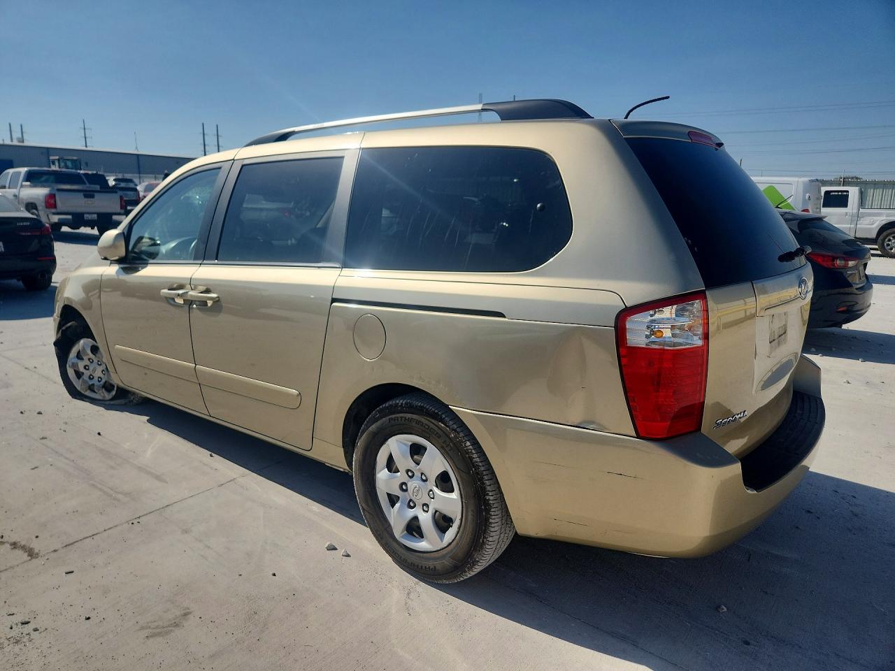 2009 Kia Sedona Lx Gold vin: KNDMB233196304316