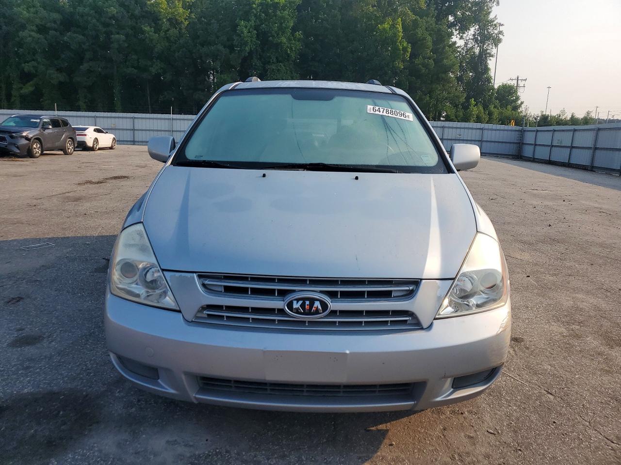 2009 Kia Sedona Lx Серебряный vin: KNDMB233196315865