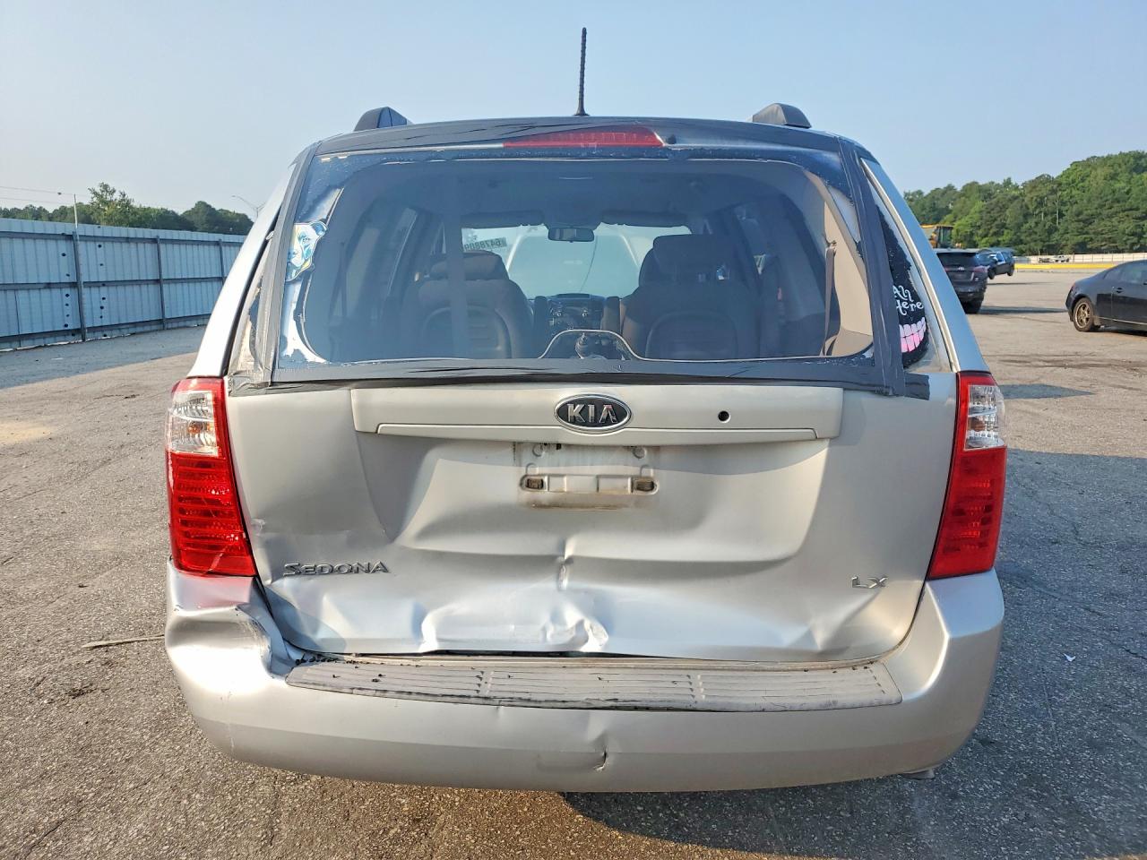 2009 Kia Sedona Lx Серебряный vin: KNDMB233196315865