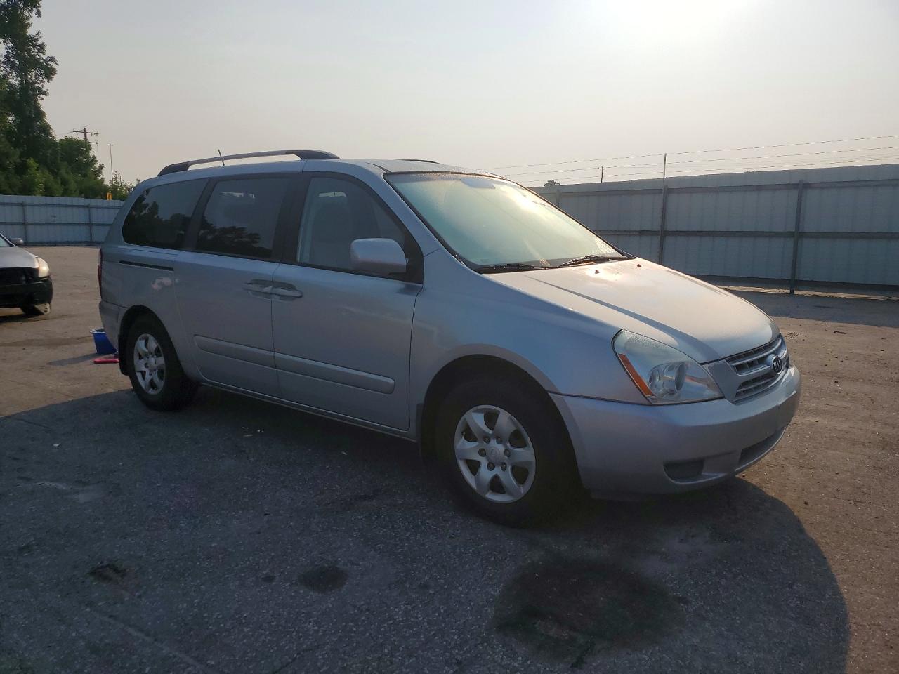 2009 Kia Sedona Lx Серебряный vin: KNDMB233196315865