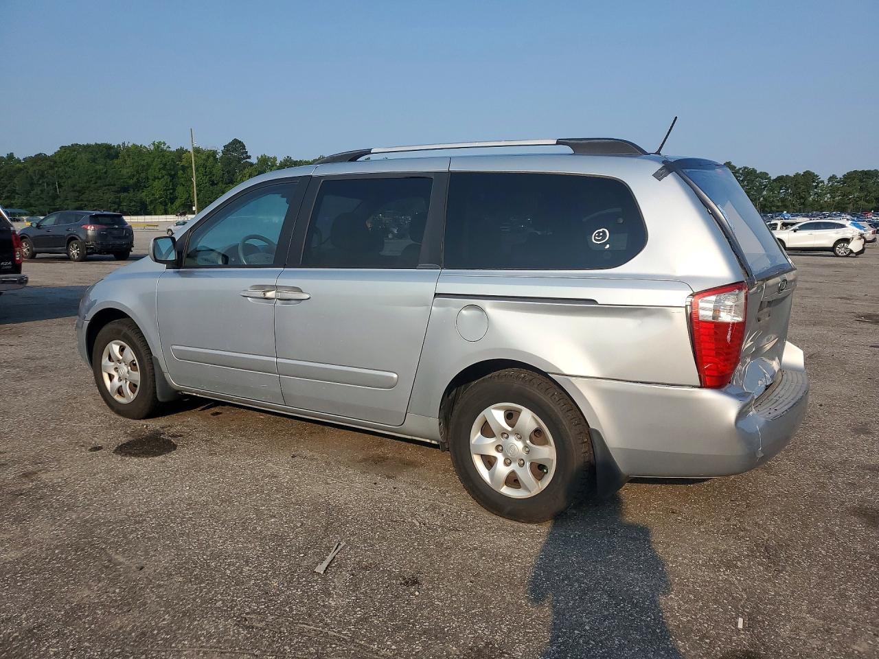 2009 Kia Sedona Lx Серебряный vin: KNDMB233196315865