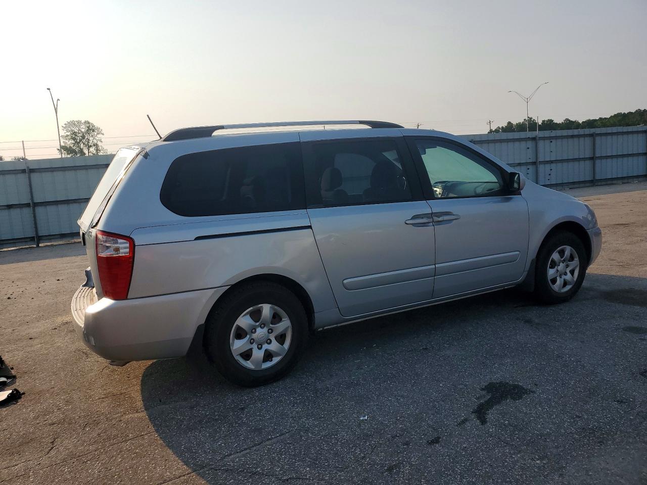 2009 Kia Sedona Lx Серебряный vin: KNDMB233196315865