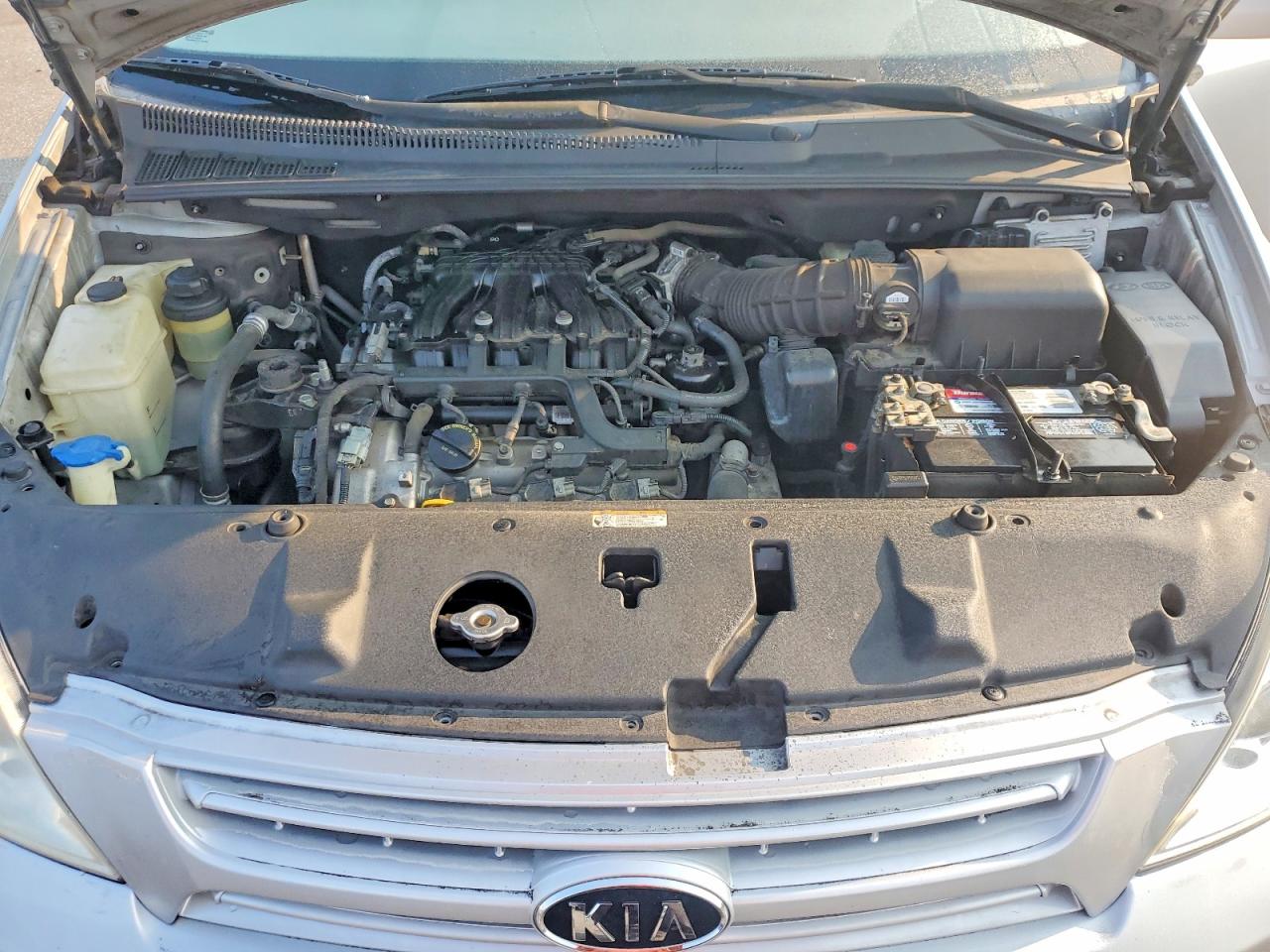 2009 Kia Sedona Lx Серебряный vin: KNDMB233196315865
