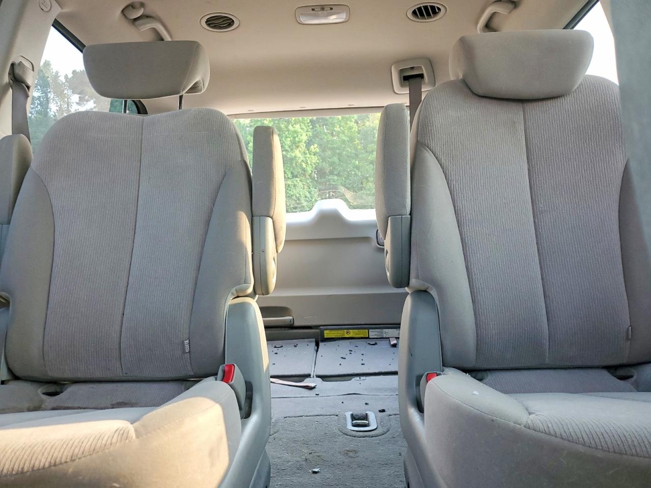 2009 Kia Sedona Lx Серебряный vin: KNDMB233196315865