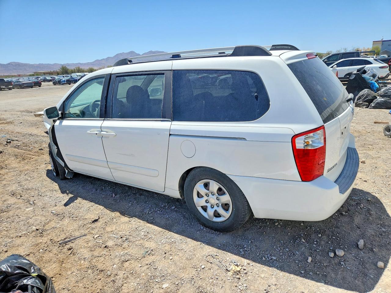 2007 Kia Sedona Base White vin: KNDMB233276111539