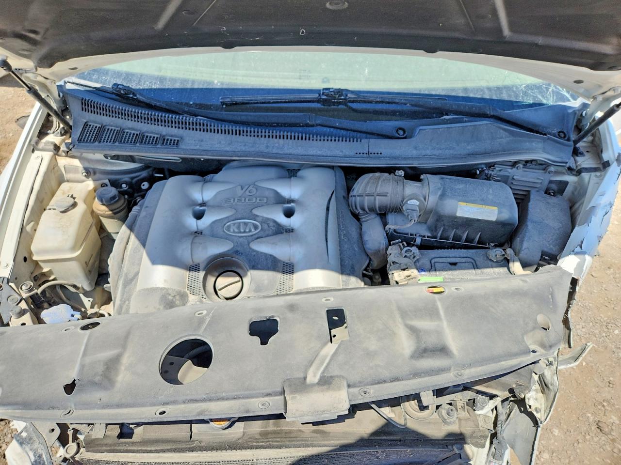 2007 Kia Sedona Base White vin: KNDMB233276111539