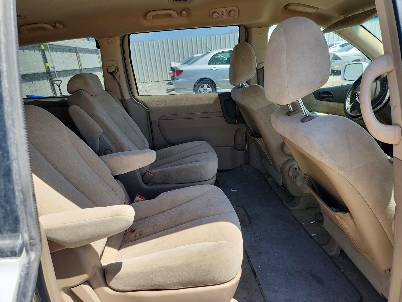 2007 Kia Sedona Base White vin: KNDMB233276111539