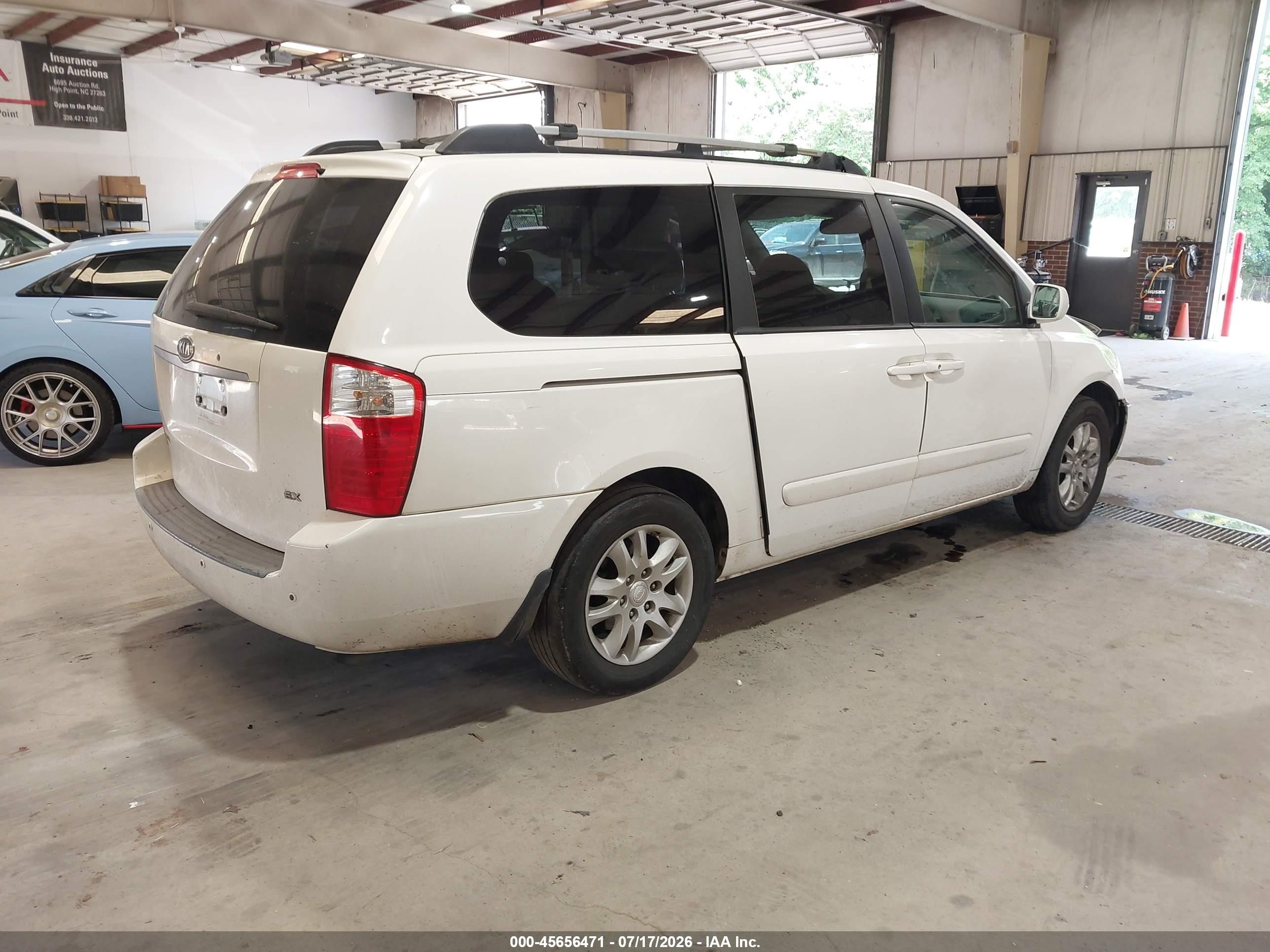 2007 Kia Sedona Ex White vin: KNDMB233276149286