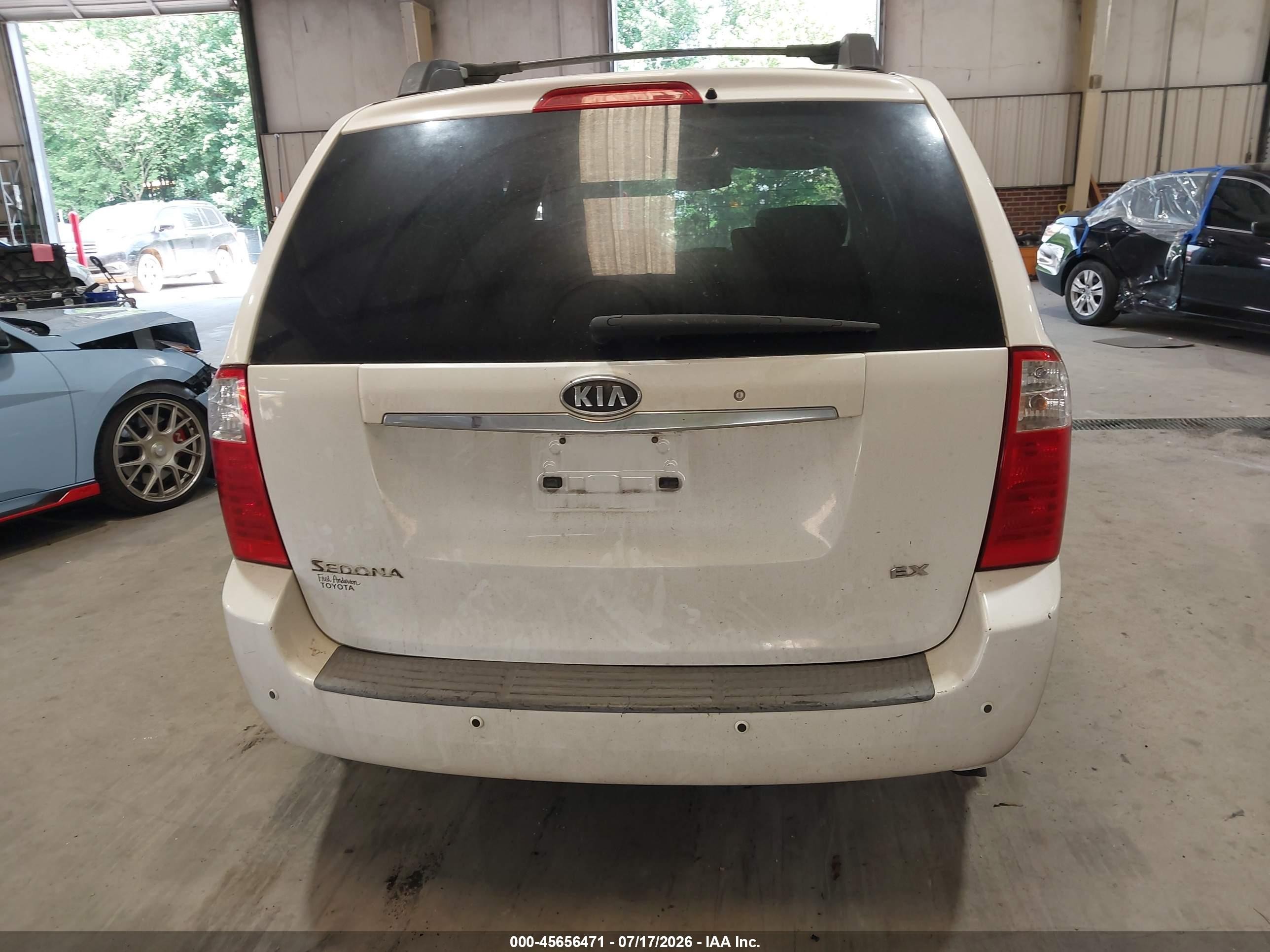 2007 Kia Sedona Ex White vin: KNDMB233276149286