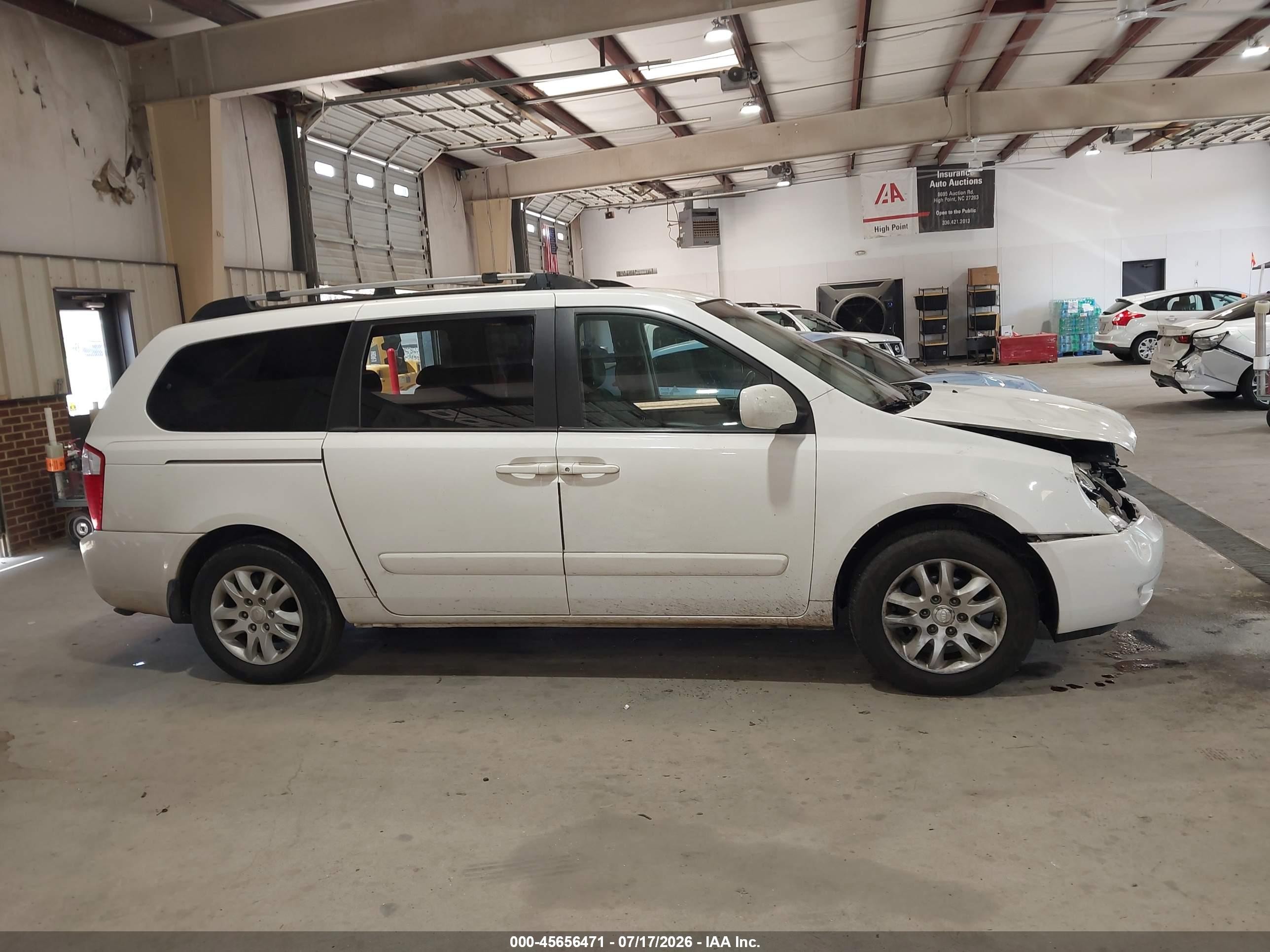 2007 Kia Sedona Ex White vin: KNDMB233276149286