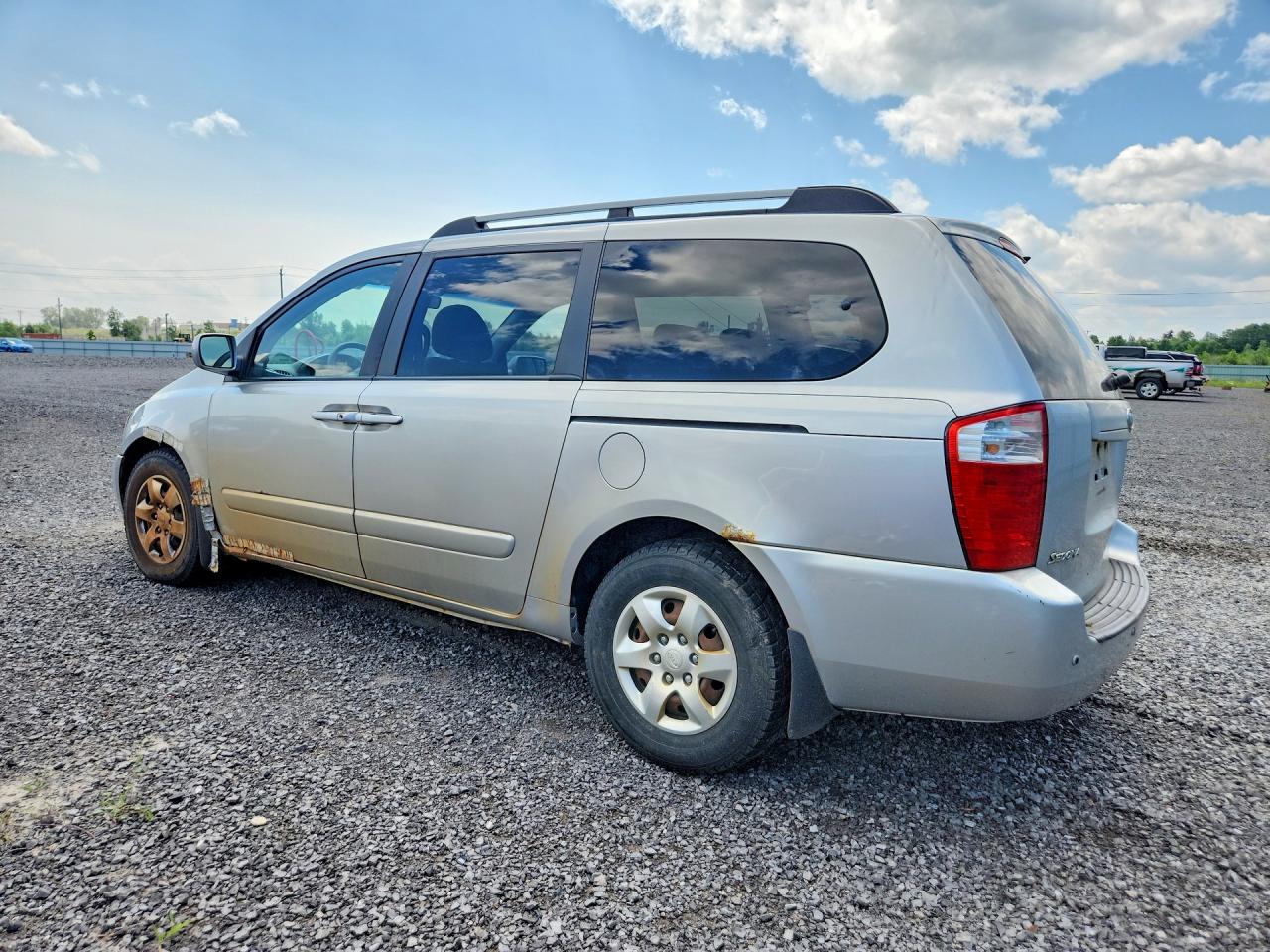 2008 Kia Sedona Lx Silver vin: KNDMB233286196318