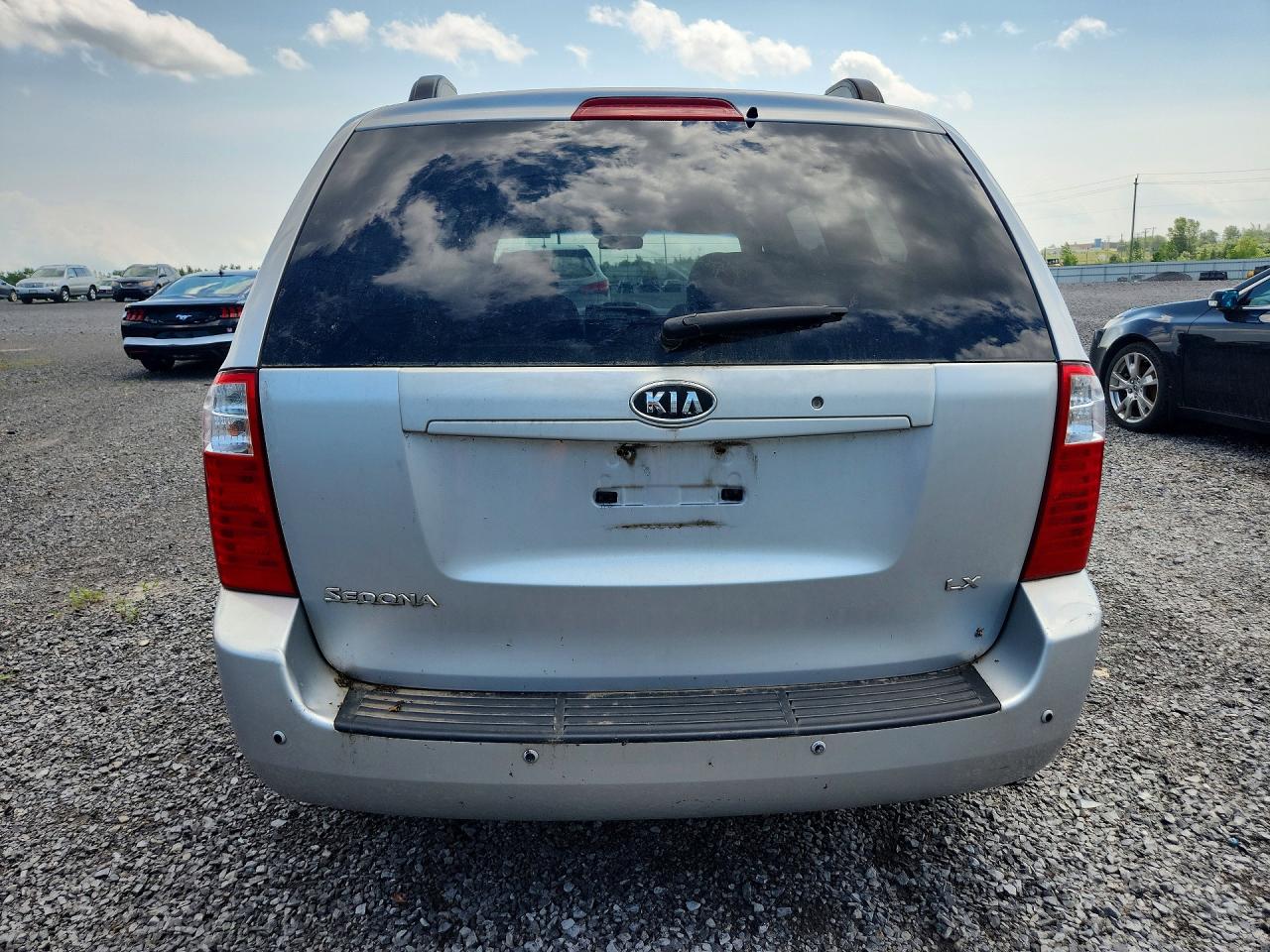 2008 Kia Sedona Lx Silver vin: KNDMB233286196318