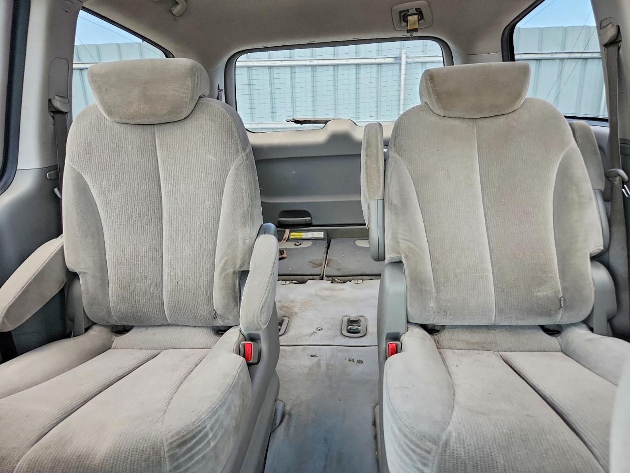 2008 Kia Sedona Lx Silver vin: KNDMB233286196318
