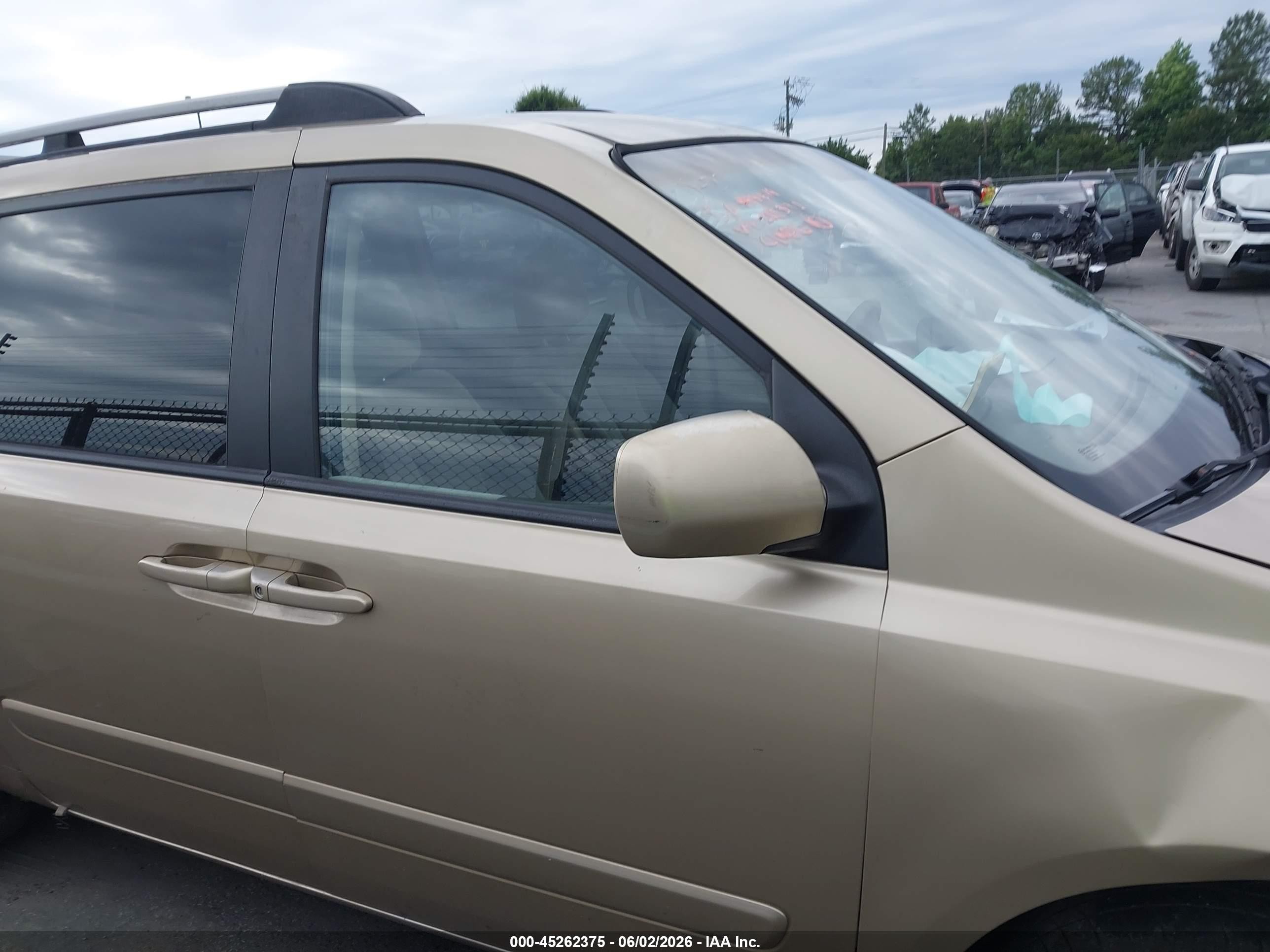 2008 Kia Sedona Lx Gold vin: KNDMB233286255335