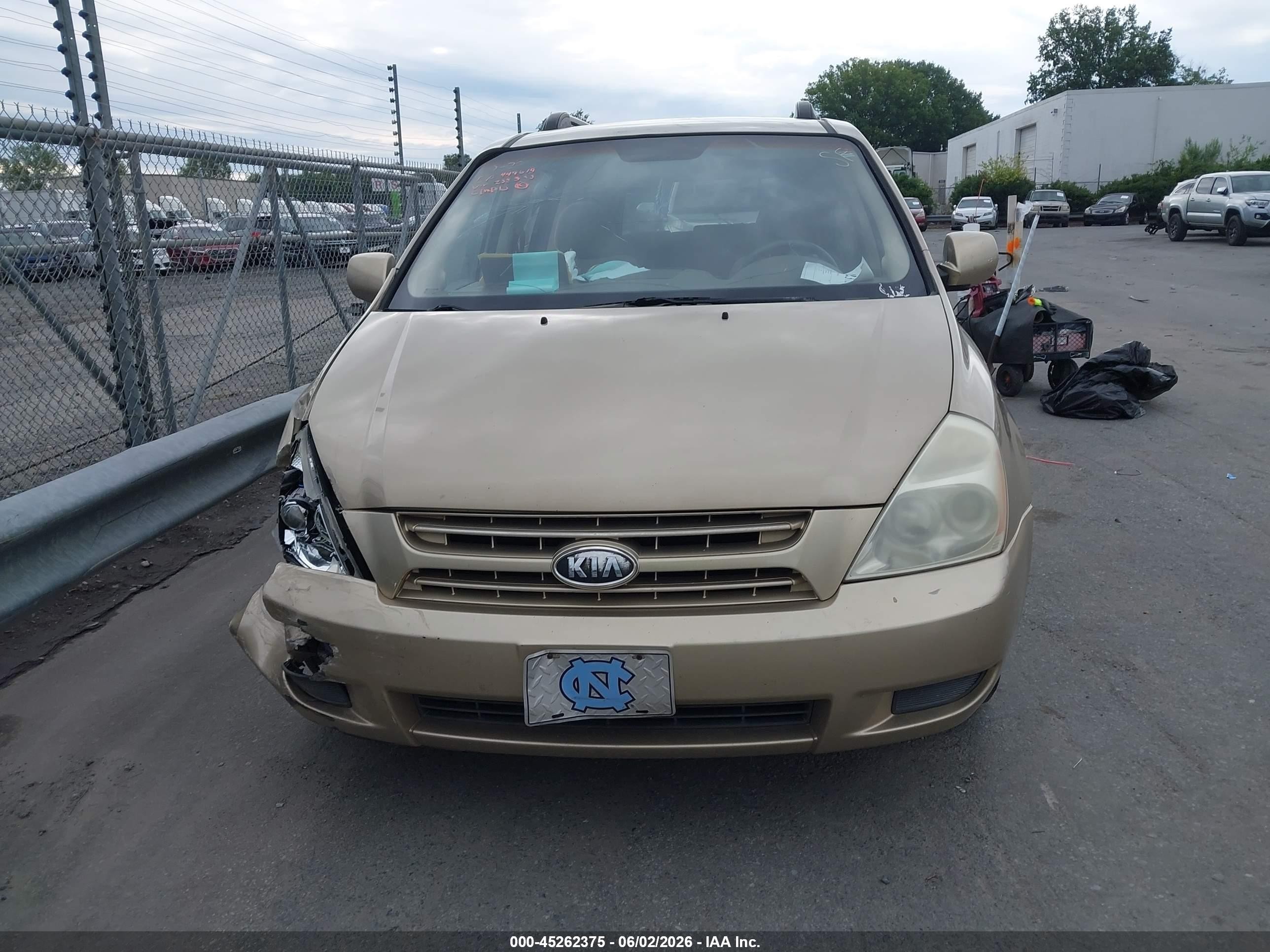 2008 Kia Sedona Lx Gold vin: KNDMB233286255335