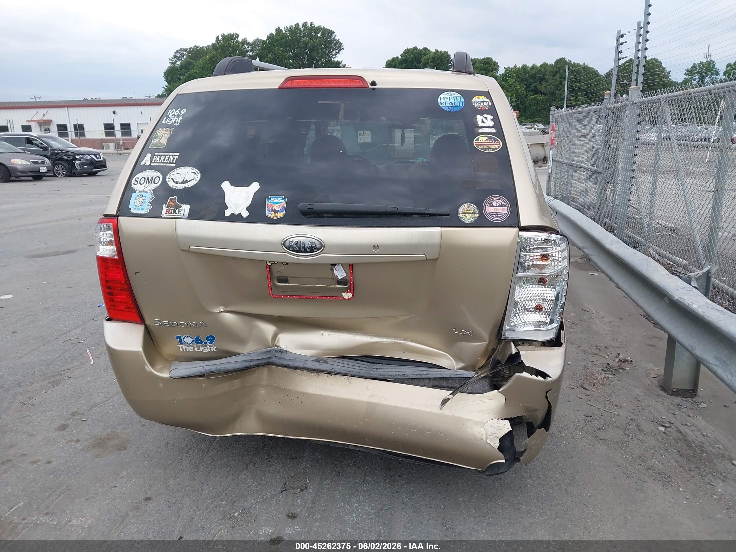 2008 Kia Sedona Lx Gold vin: KNDMB233286255335