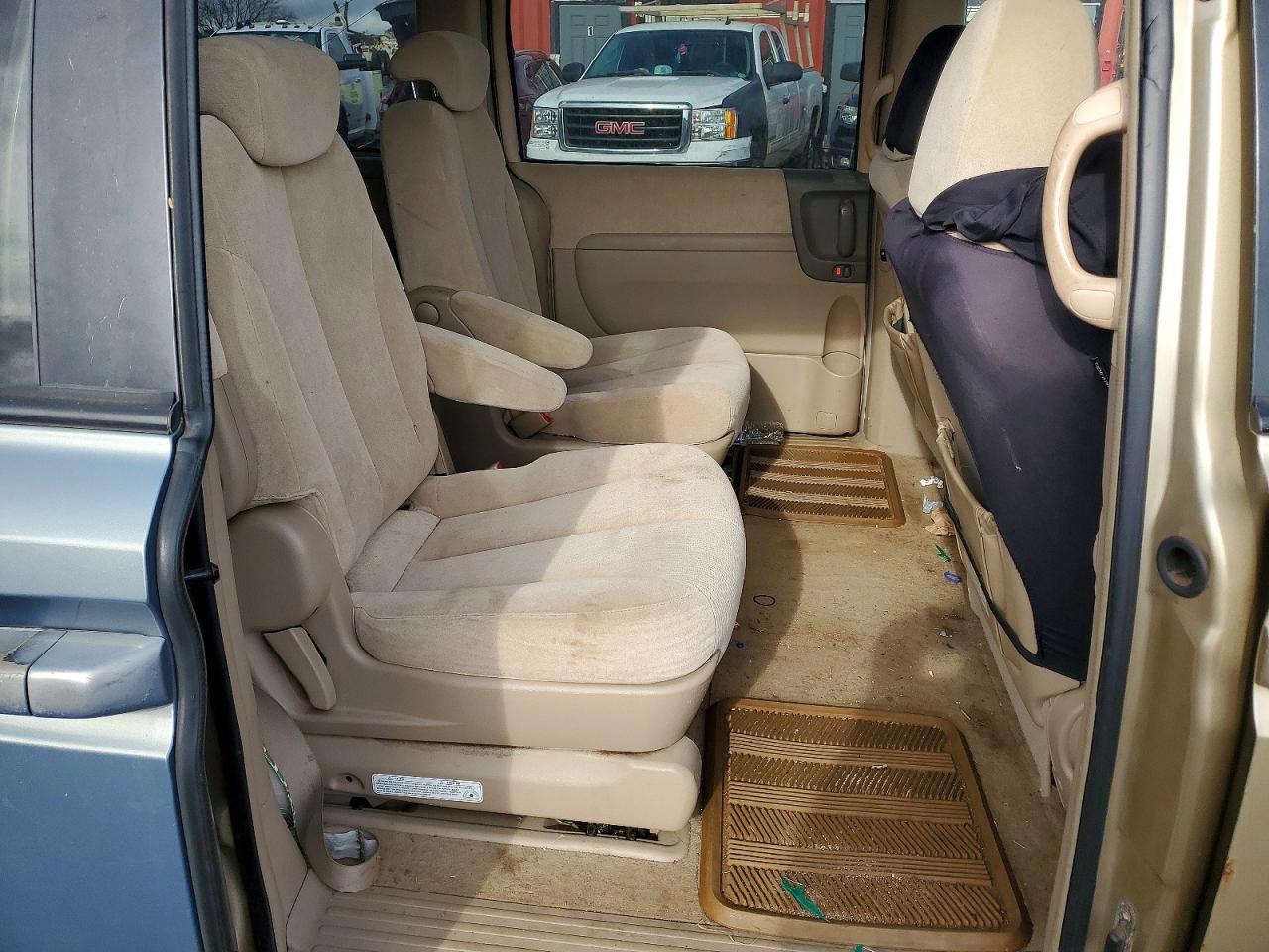2006 Kia Sedona Lx Tan vin: KNDMB233366055884