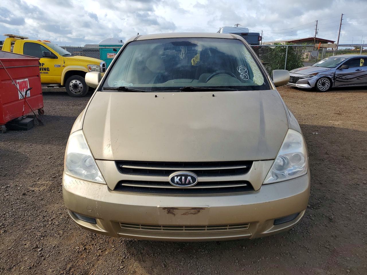2006 Kia Sedona Lx Tan vin: KNDMB233366055884